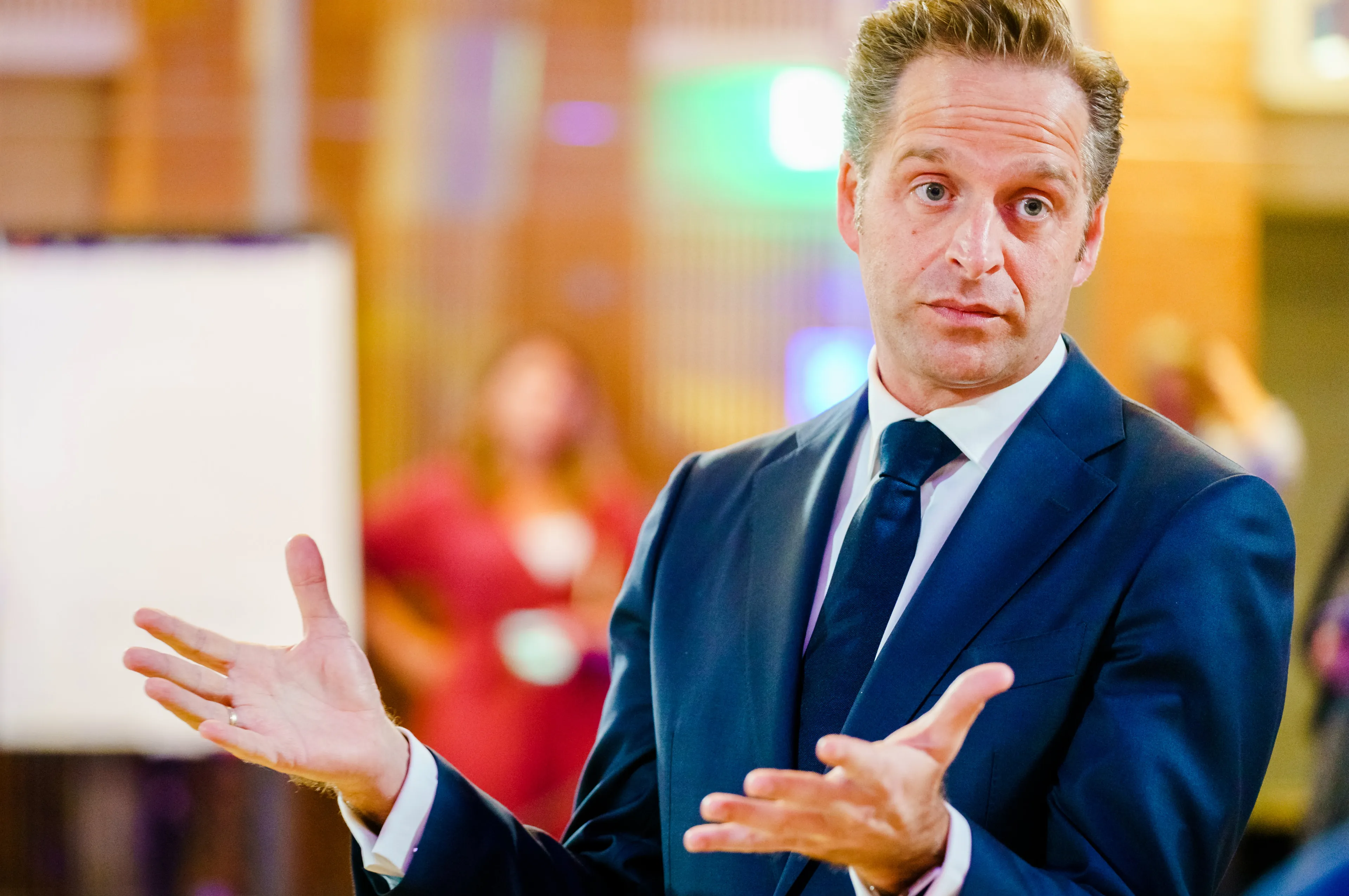 De Jonge: waarschijnlijk pas vrij reizen na volledige vaccinatie