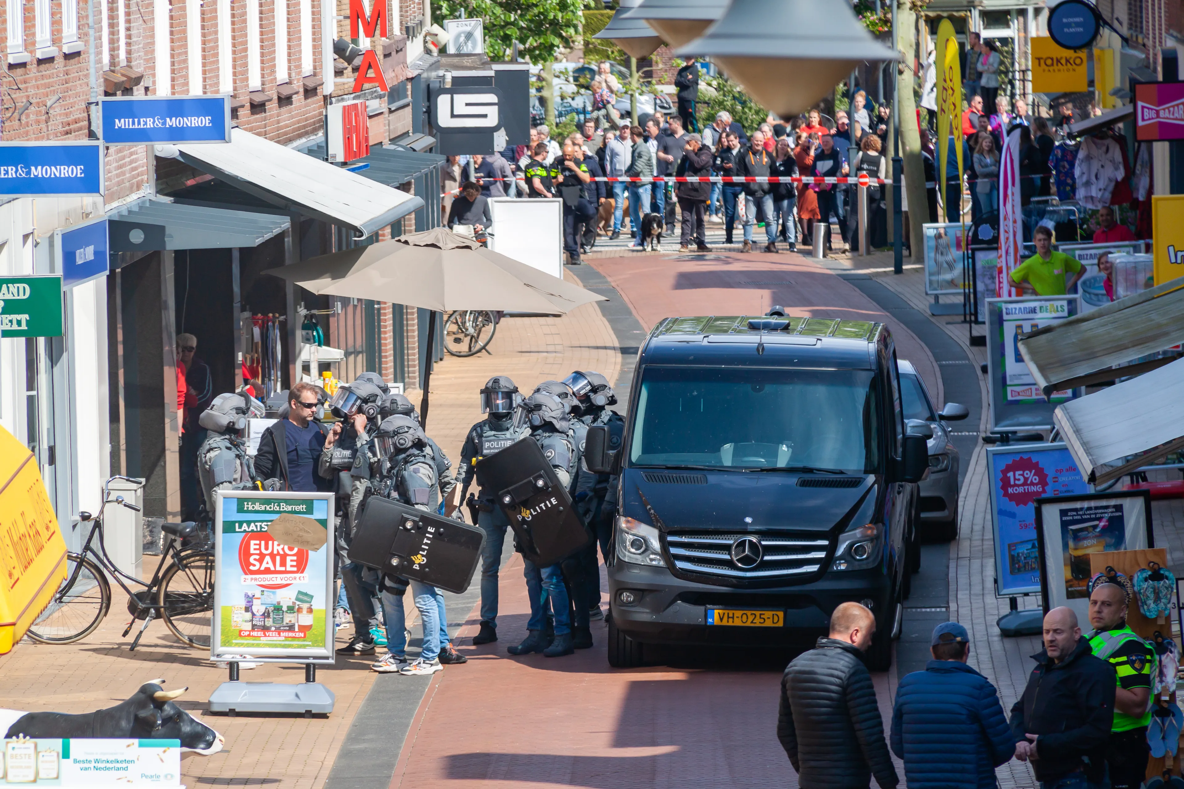 Centrum Steenwijk even op slot na melding van persoon met vuurwapen