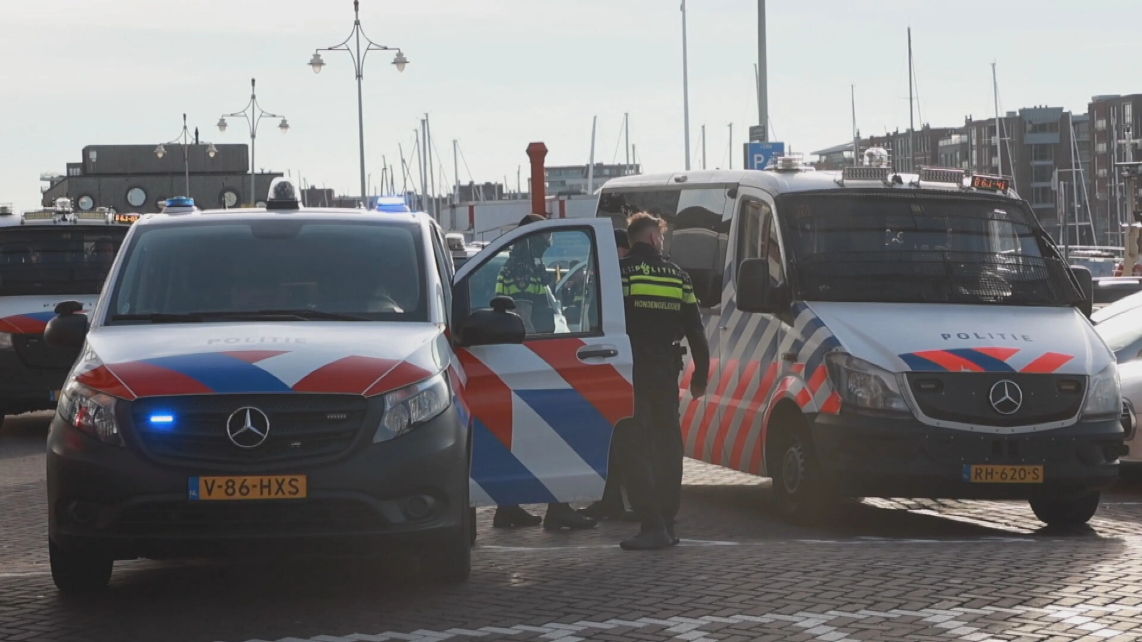 Agent gewond bij grote vechtpartij in haven Scheveningen