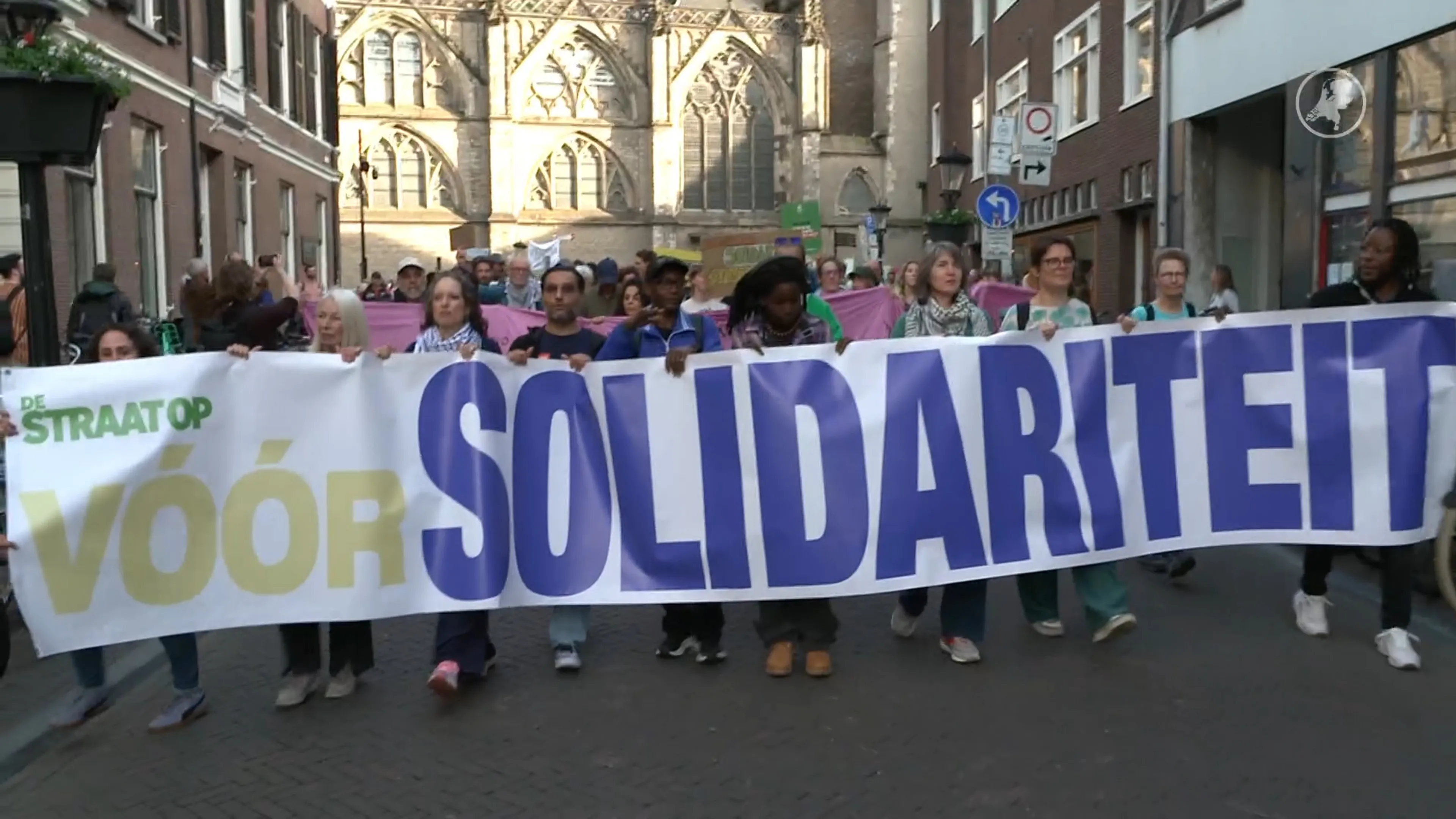 Duizenden protesteren voor asielzoekers in Utrecht