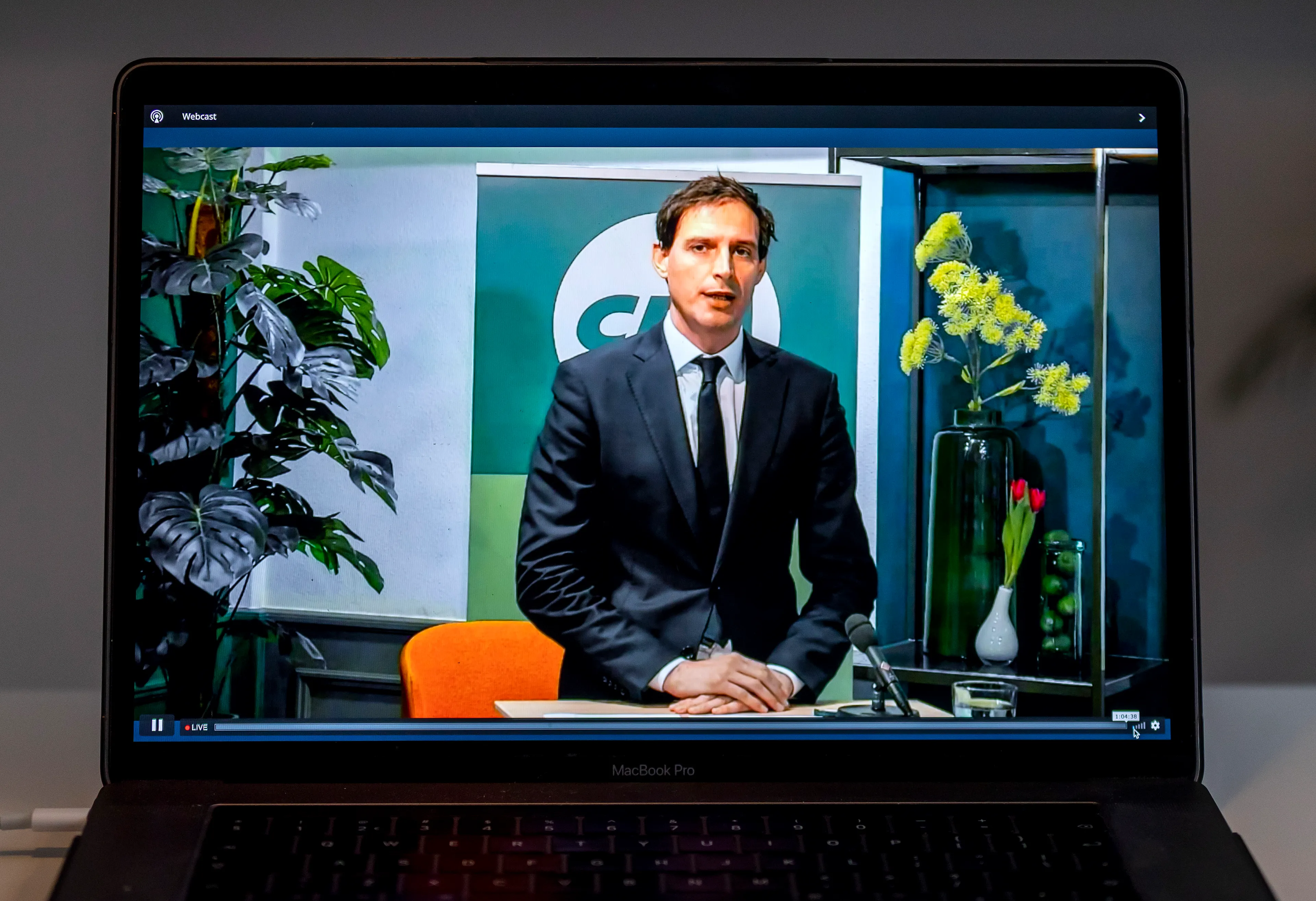 CDA-leden nipt tegen algeheel vuurwerkverbod, Hoekstra officieel lijsttrekker