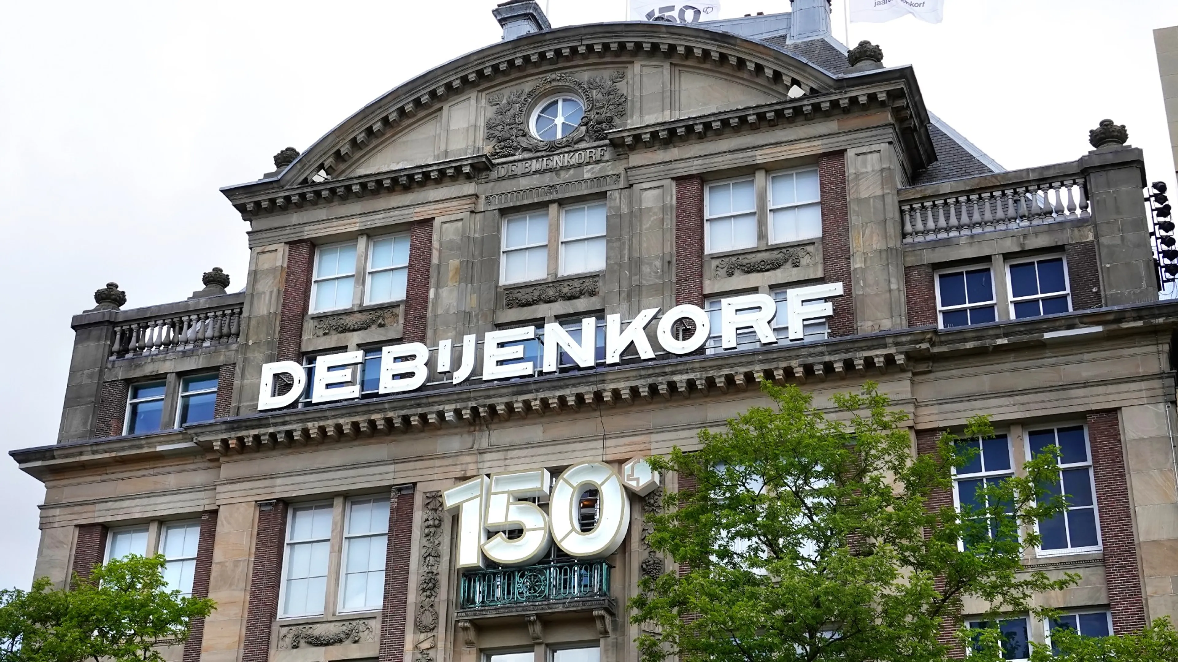 Bijenkorf in Amsterdam sluit deuren vanwege besmette medewerkers