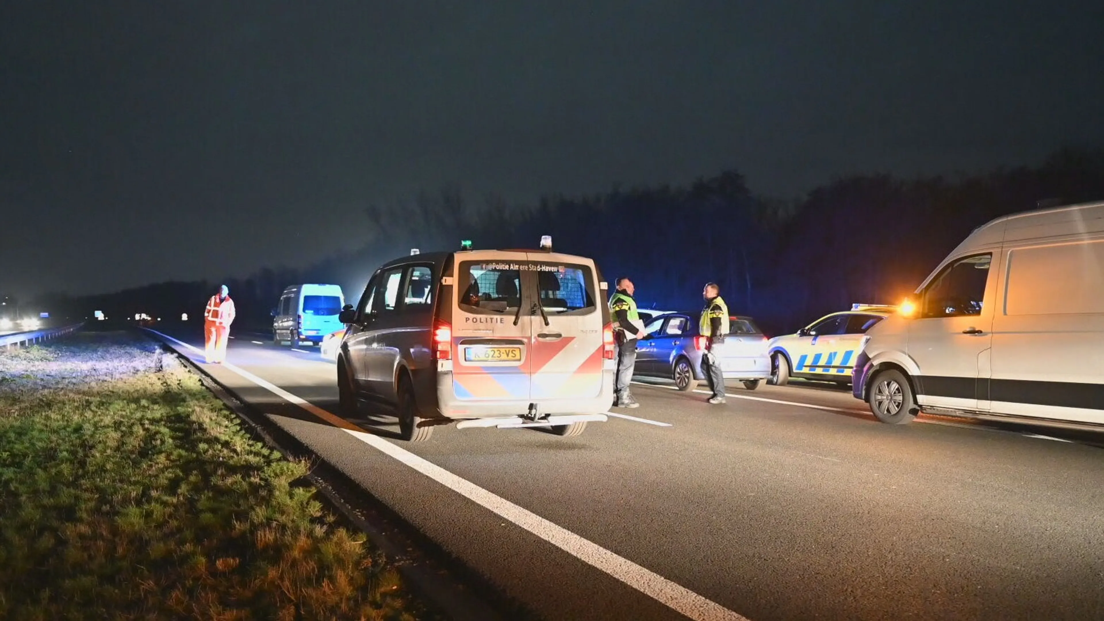 20-jarige overlijdt bij ongeluk op A6, gewonde naar het ziekenhuis