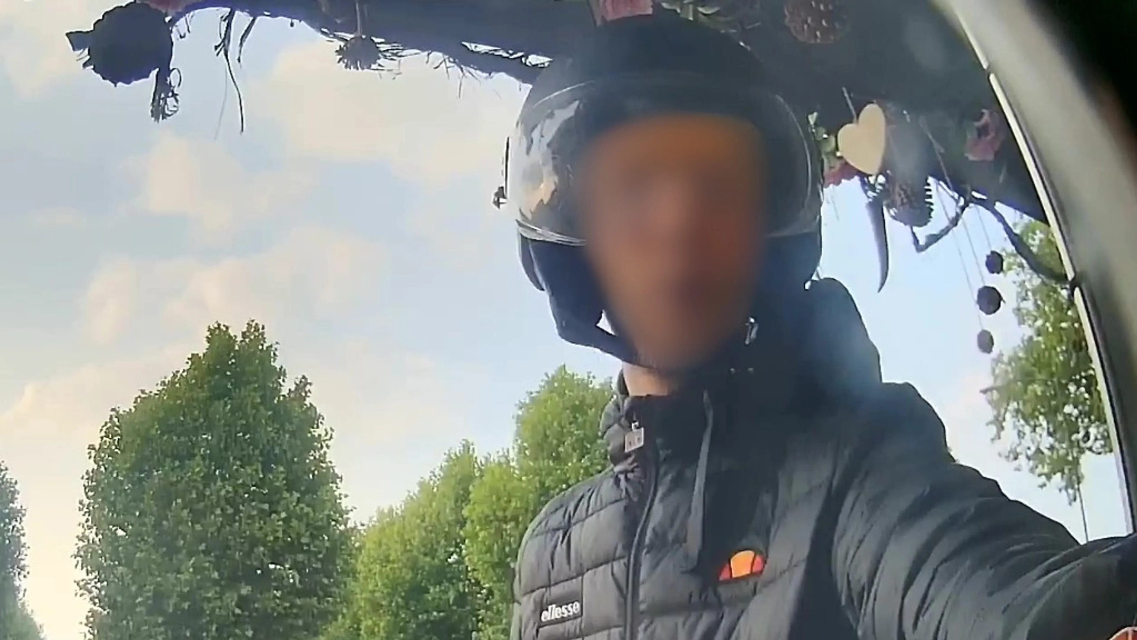 Jonge overvaller met mes slaat toe bij pinautomaat in Waalre
