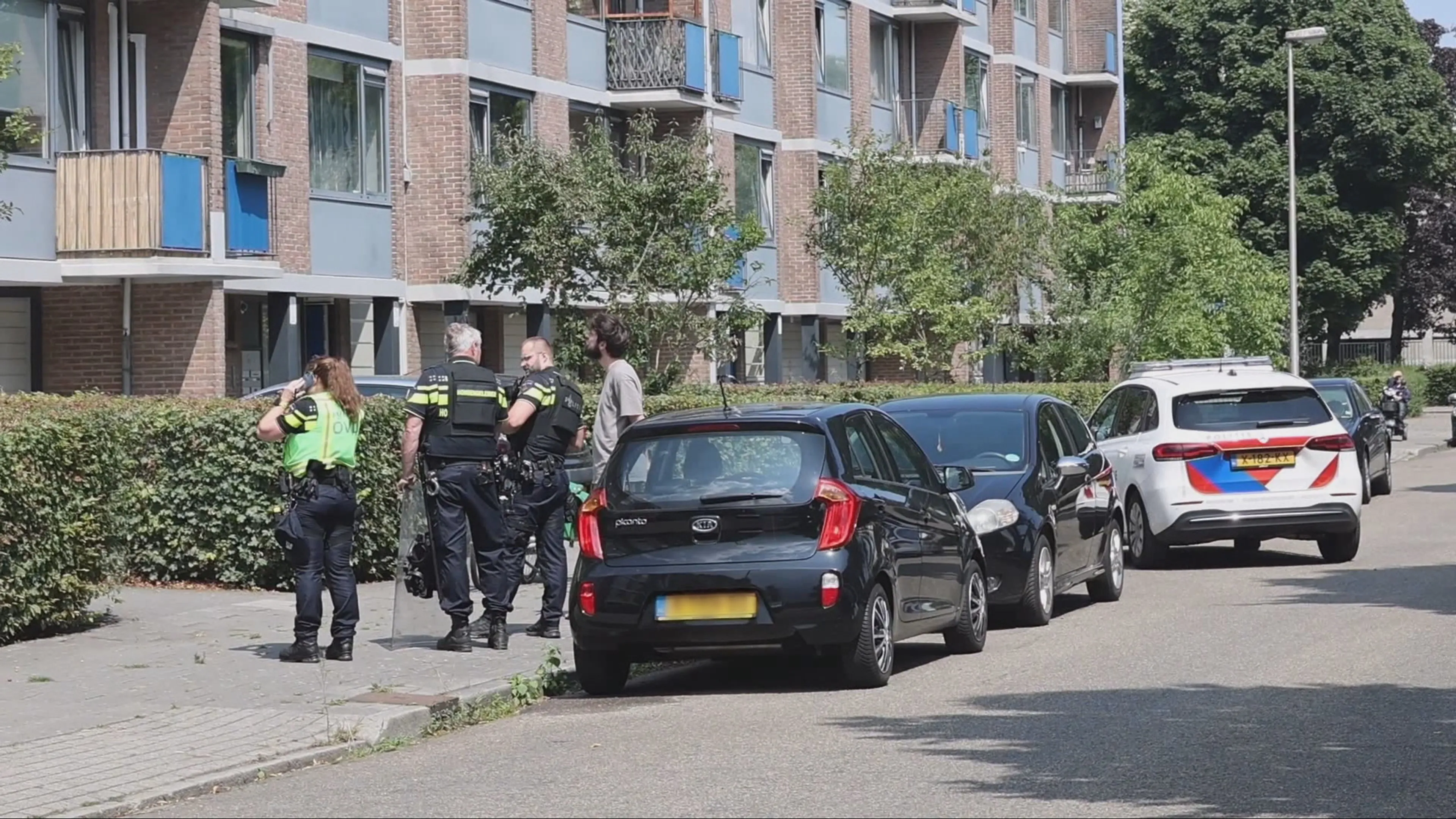Man (21) bedreigt ex-partner, politie valt zijn woning binnen in Eindhoven