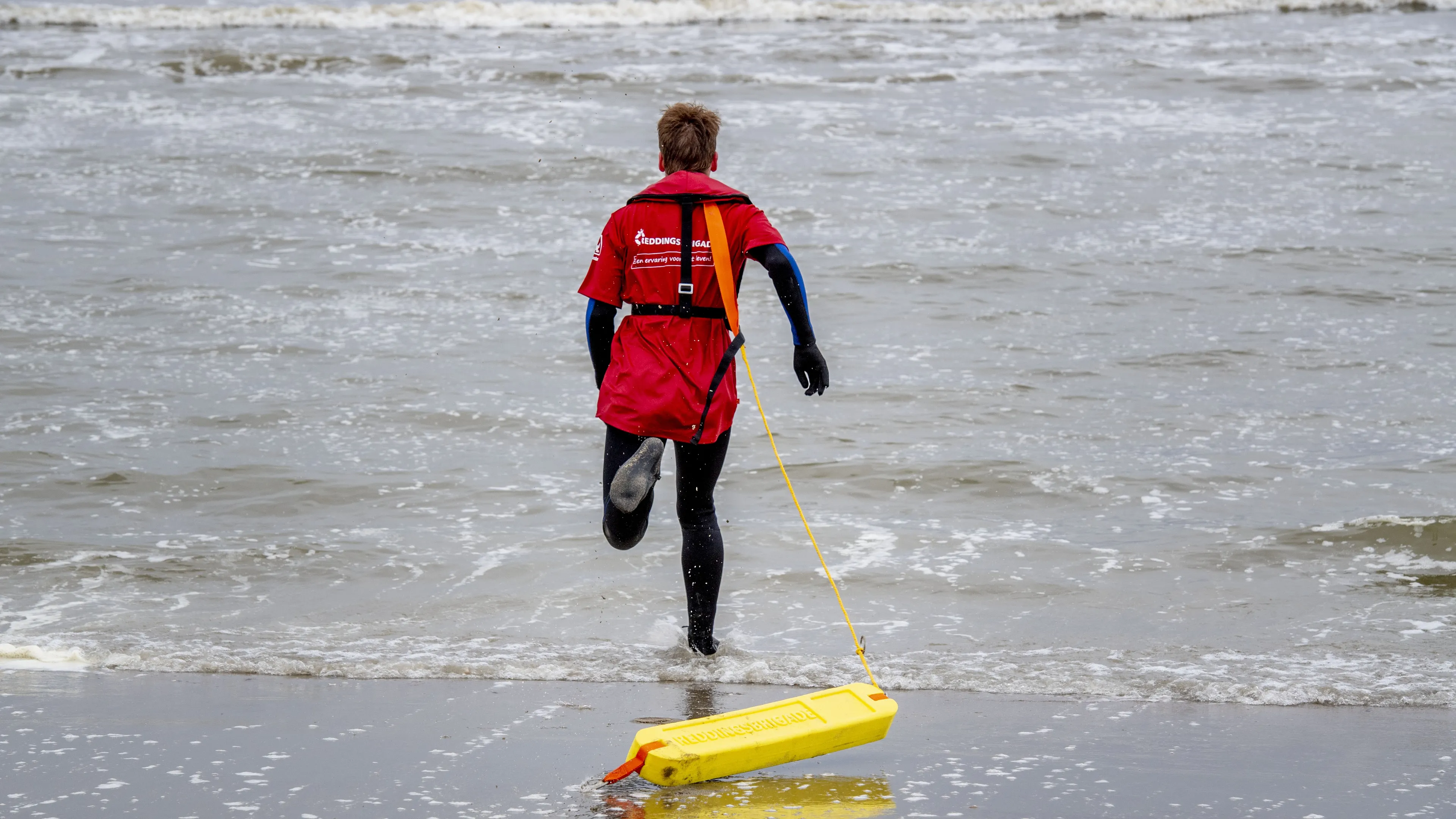 Vermist tienermeisje na redding uit Noordzee overleden