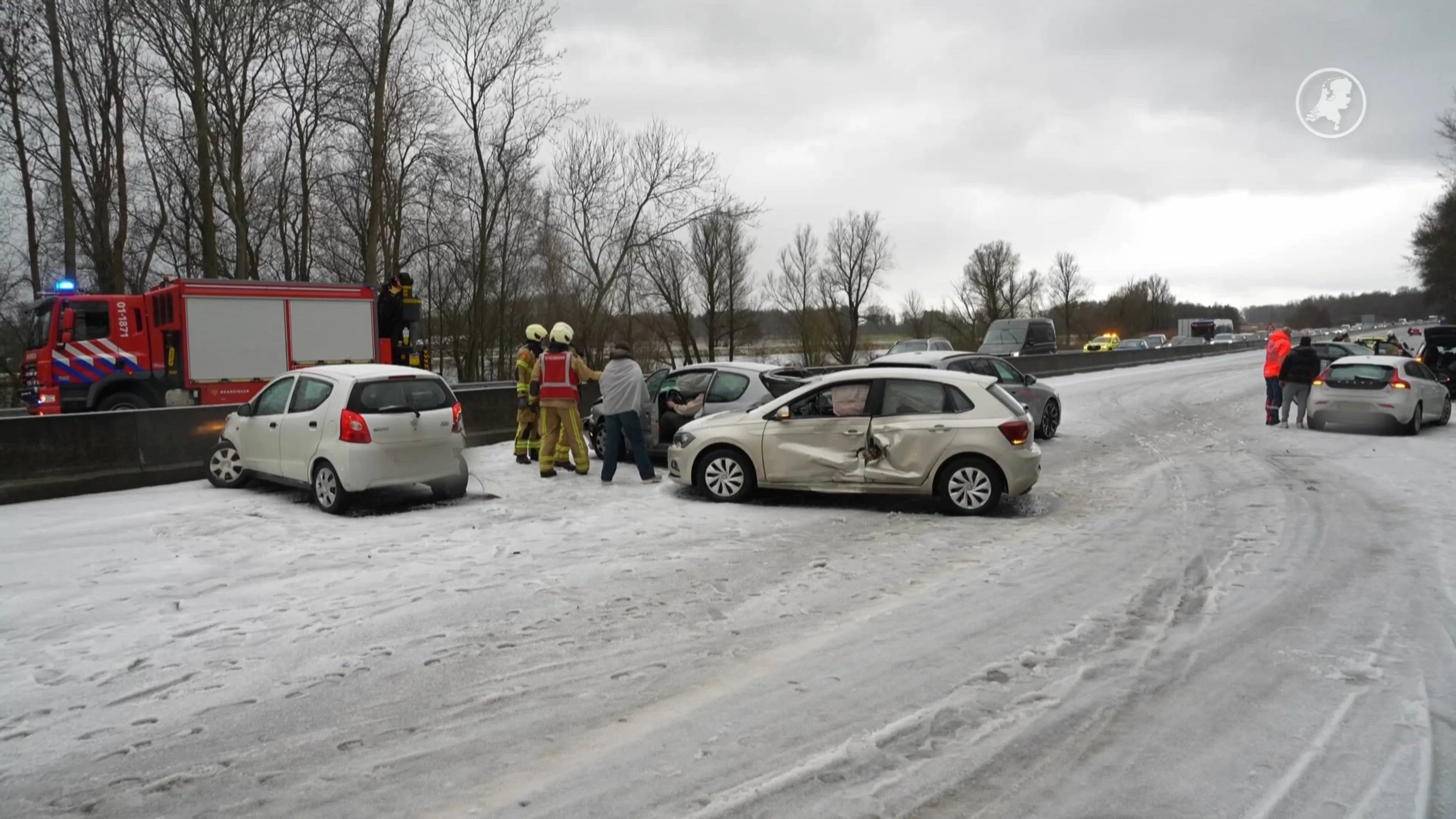 Meerdere voertuigen in kettingbotsing door hagelbui op A28 bij Eelde