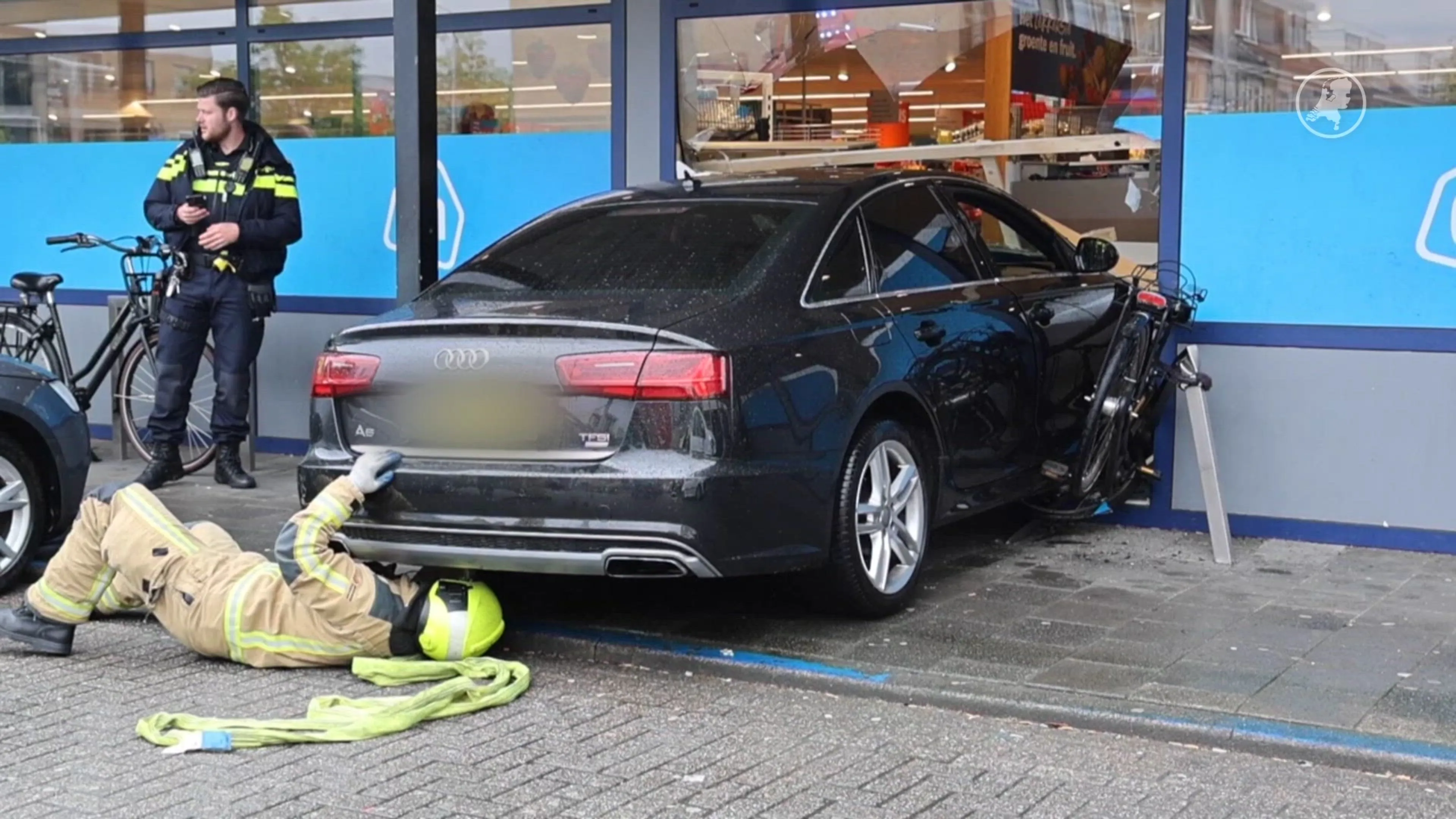 Vrouw rijdt supermarkt Wateringen binnen, supermarkt voorlopig gesloten