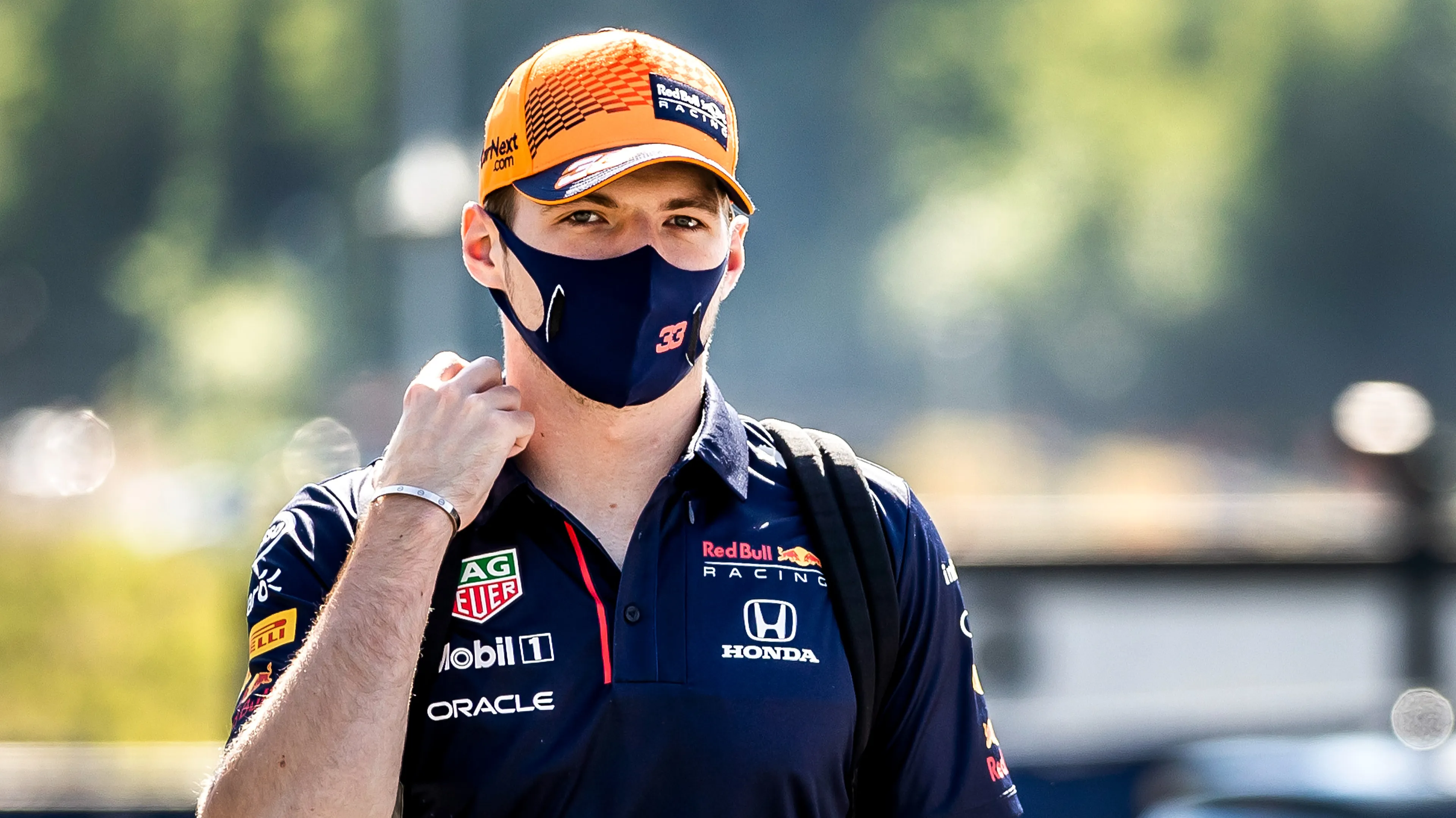 Max Verstappen als tweede aan de start in Qatar, achter Hamilton
