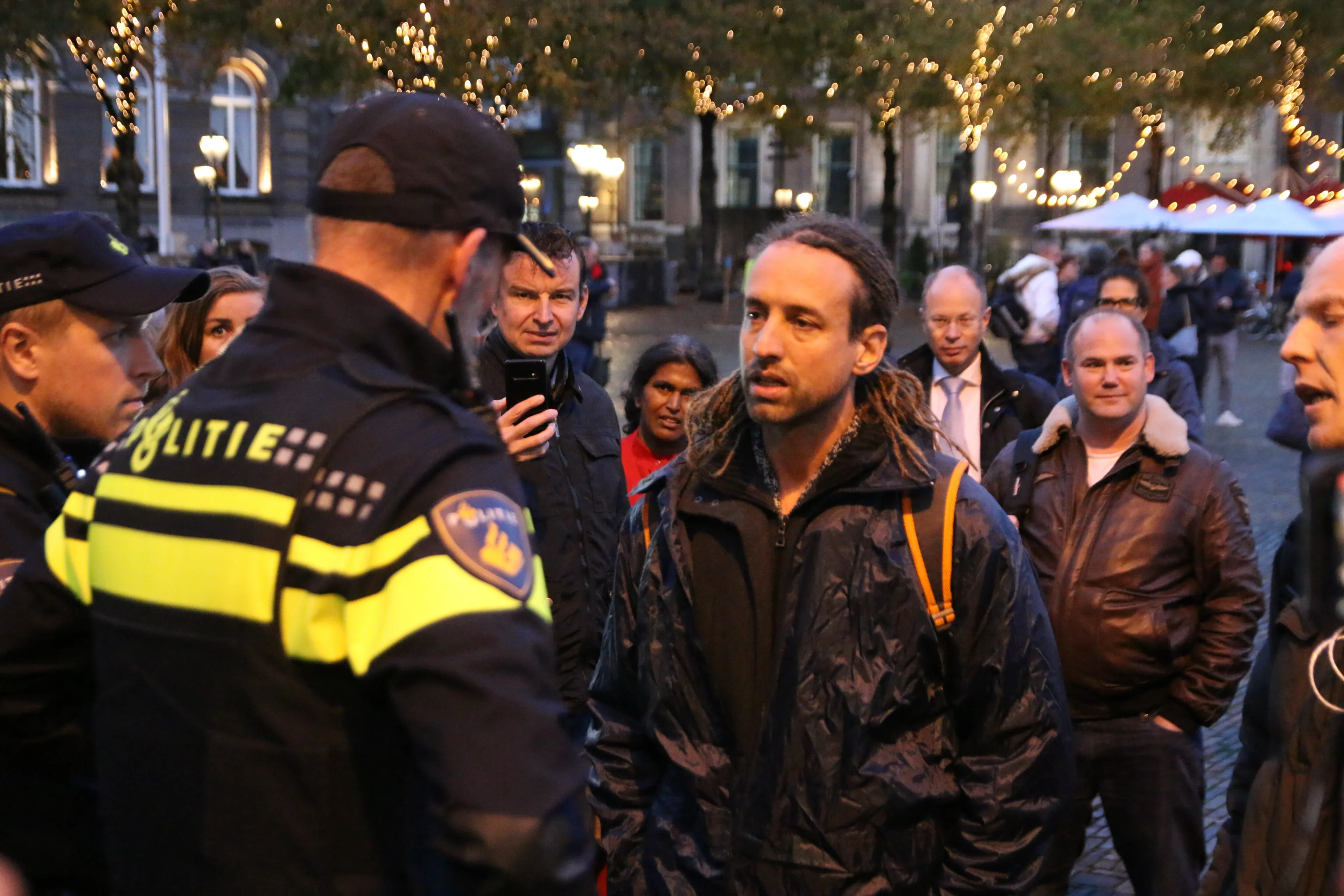 Willem Engel aangehouden na protest tegen coronaspoedwet in Den Haag