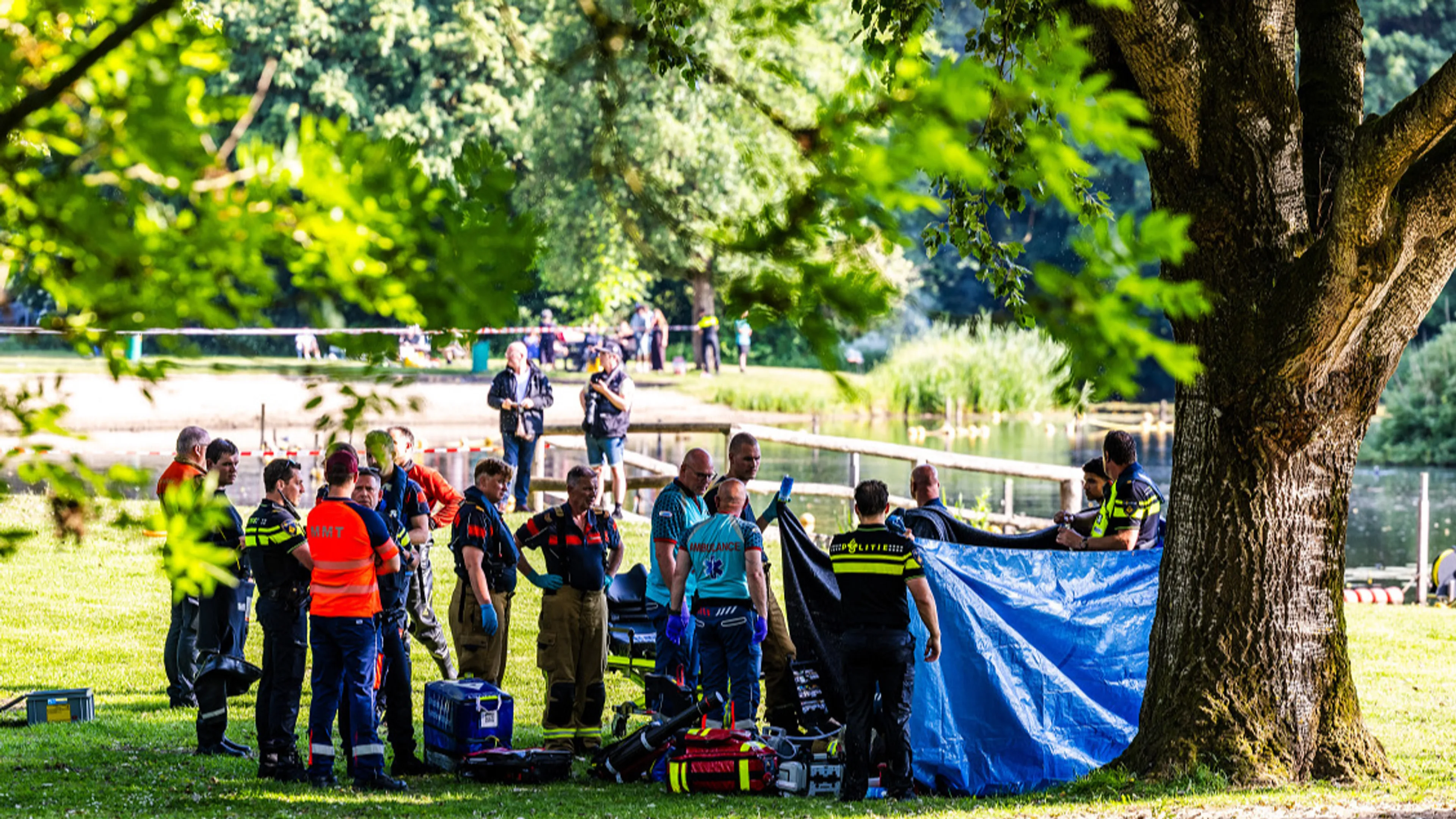 Tiener die uit zwemplas Dordrecht werd gehaald overleden