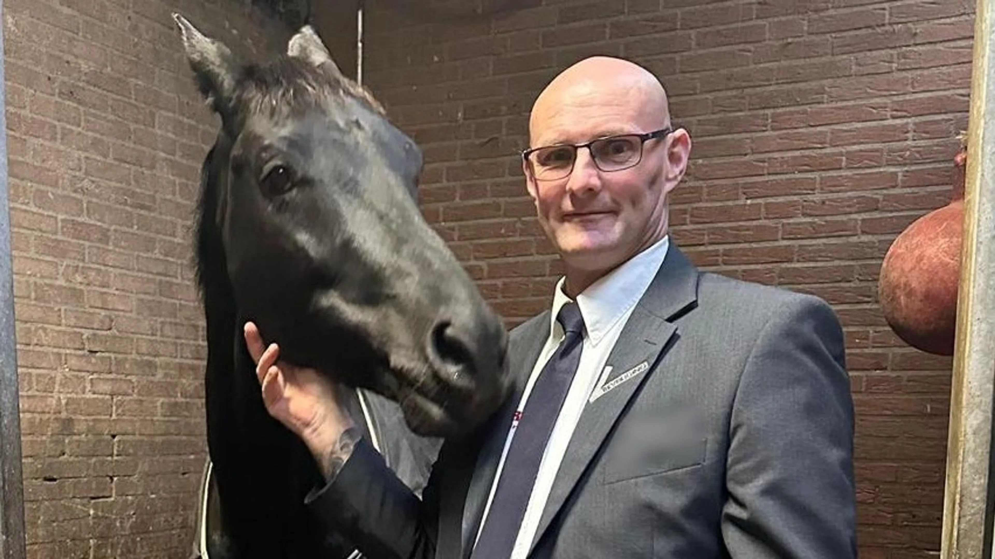Inzamelingsactie voor uitvaart gedode beveiliger Berry (51) in Overasselt