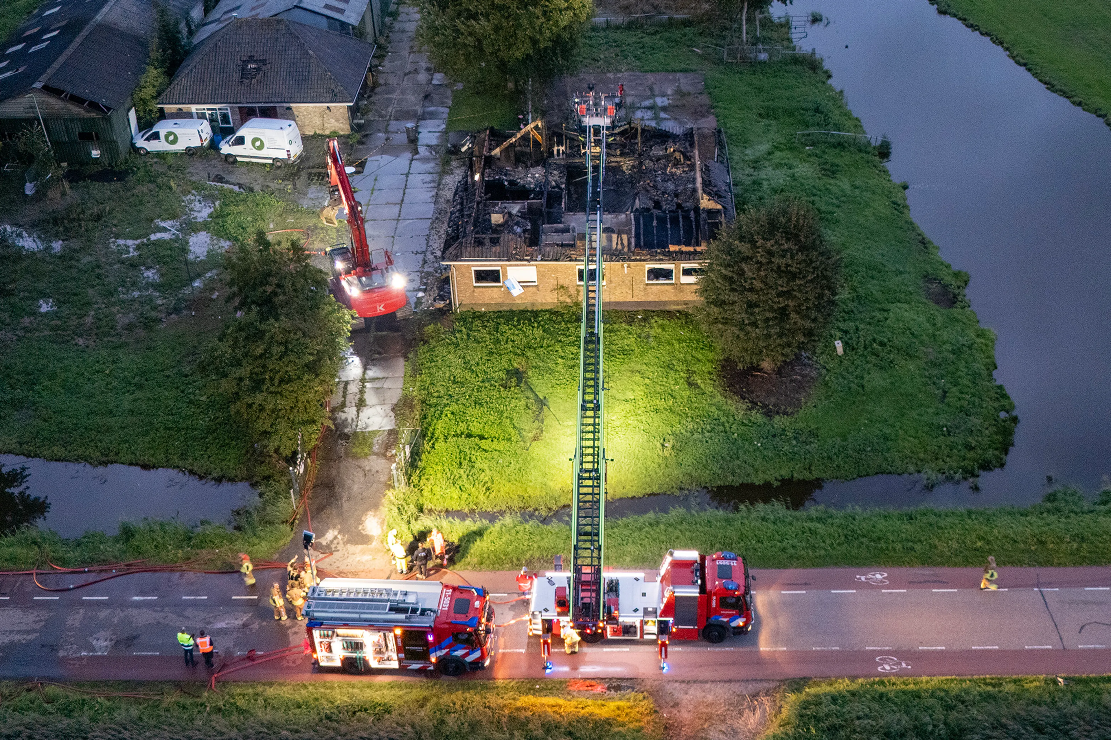 Woning in Purmerend volledig verwoest door grote brand