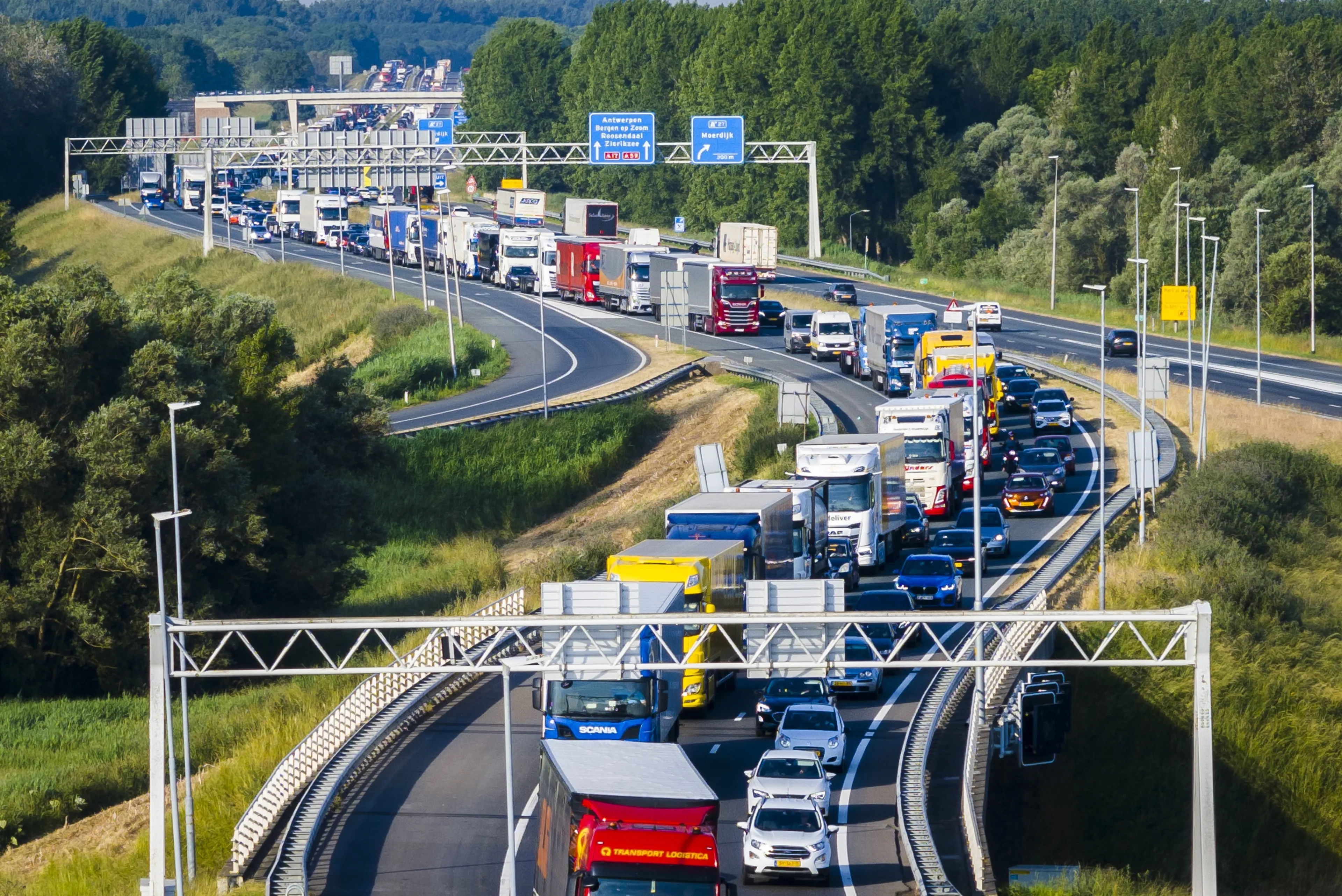 We blijven bumper aan bumper rijden, meer en langere files