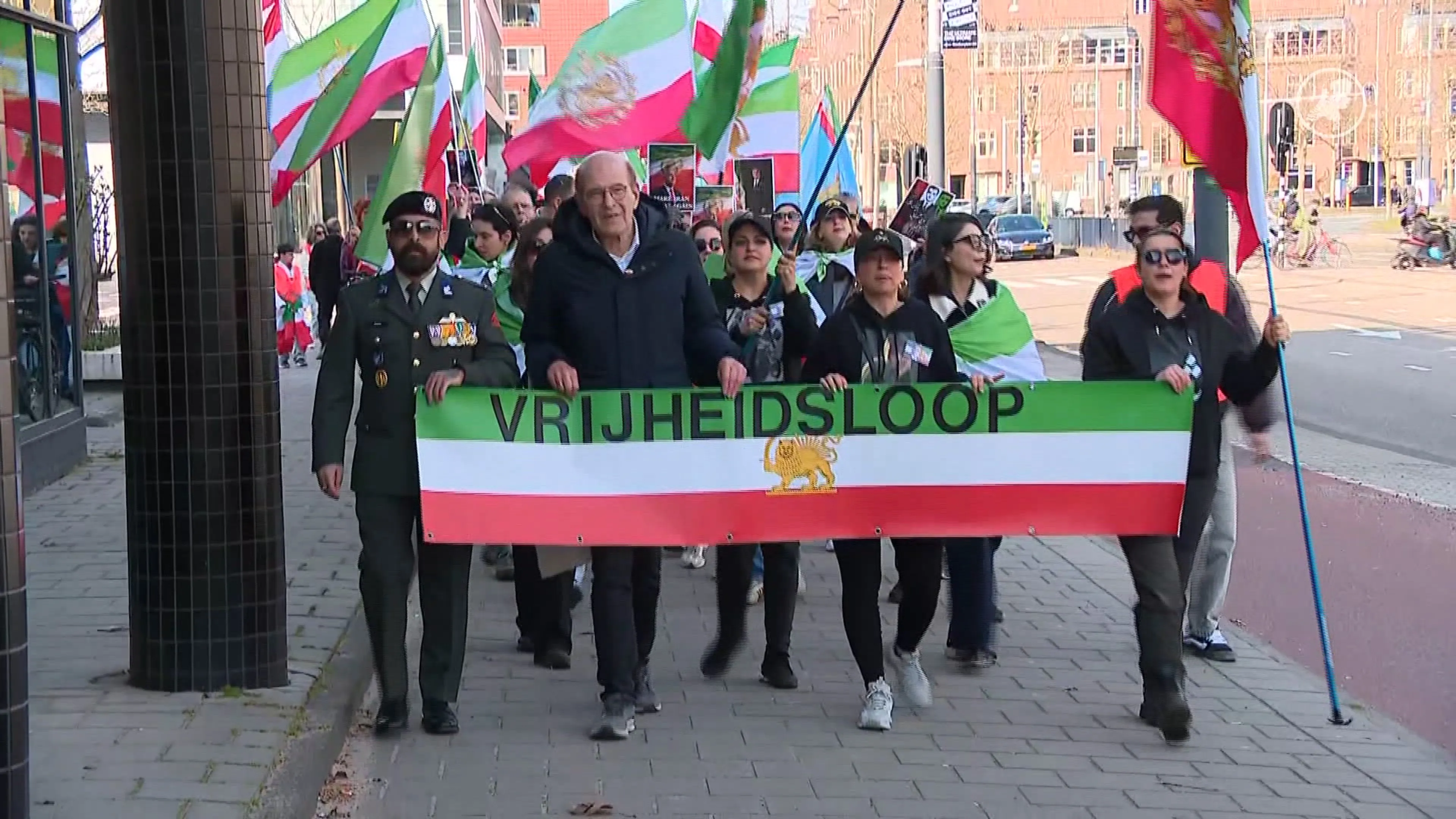 Applaus voor Israëlisch-Amerikaanse aanvallen op Iran bij Vrijheidsloop