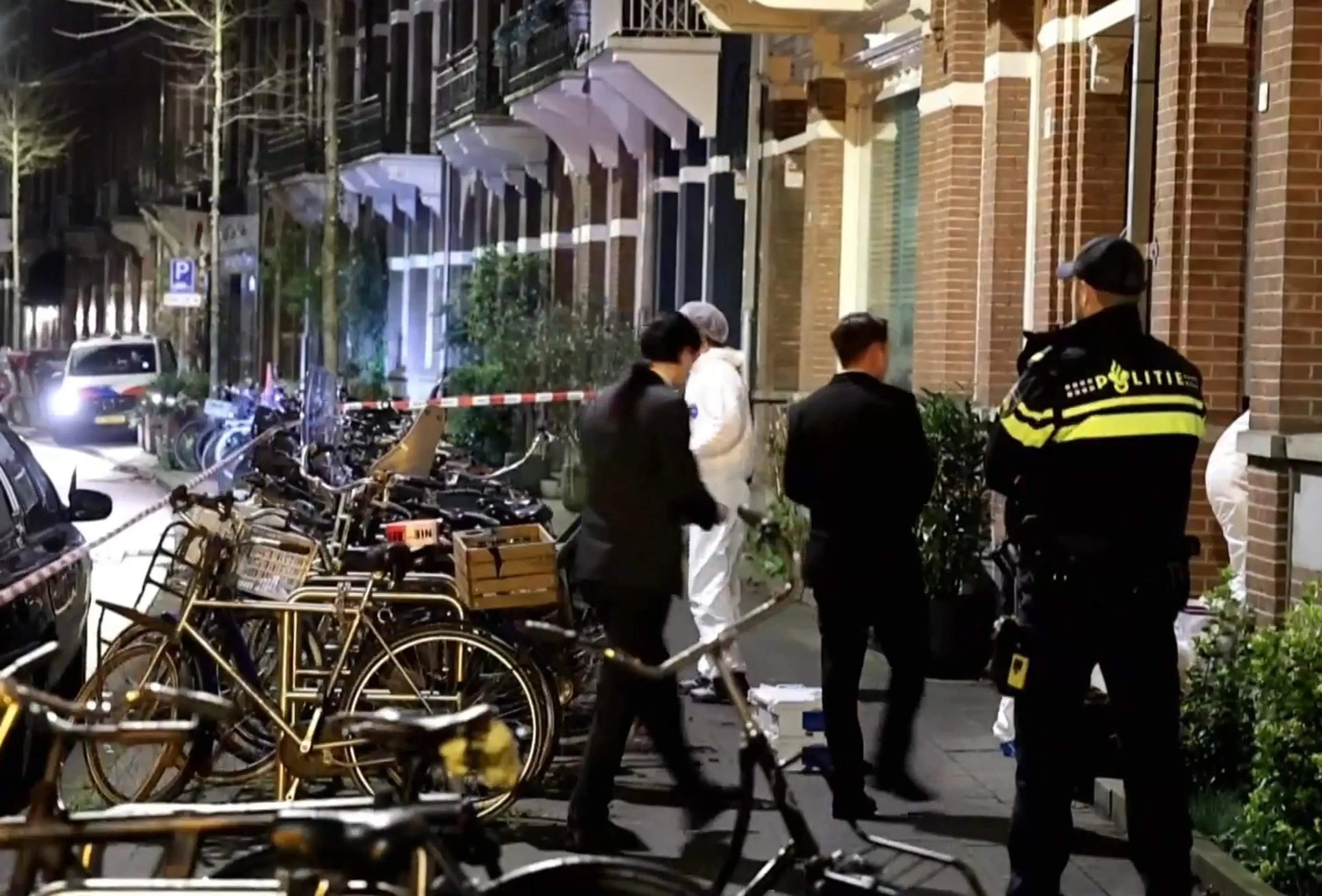 Dode bankmedewerker Amsterdam slachtoffer van misdrijf, partner aangehouden 