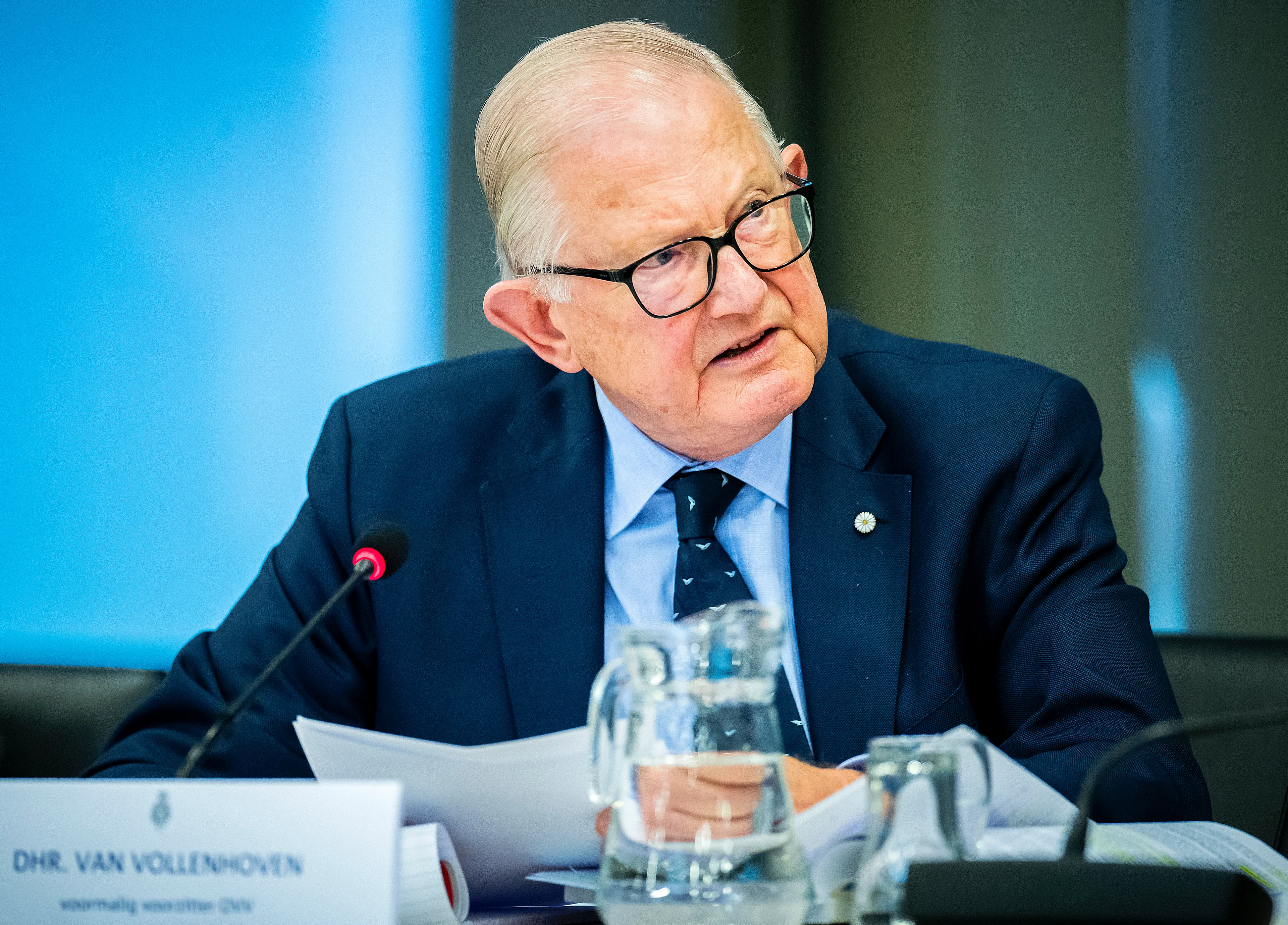 Van Vollenhoven: 'Geef boa's een volledige uitrusting inclusief vuurwapen'