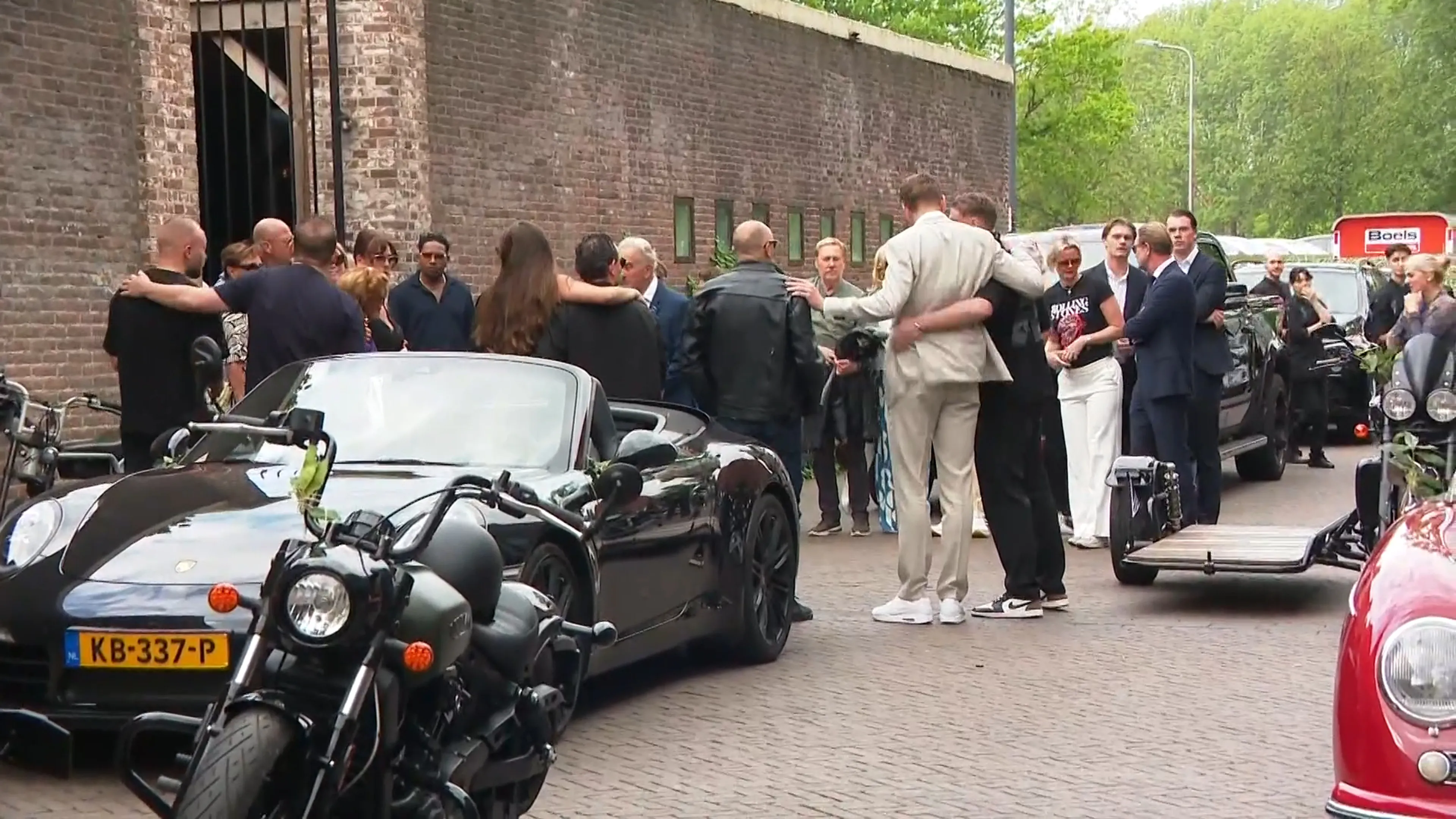 Topchef Jonnie Boer naar laatste rustplaats gebracht