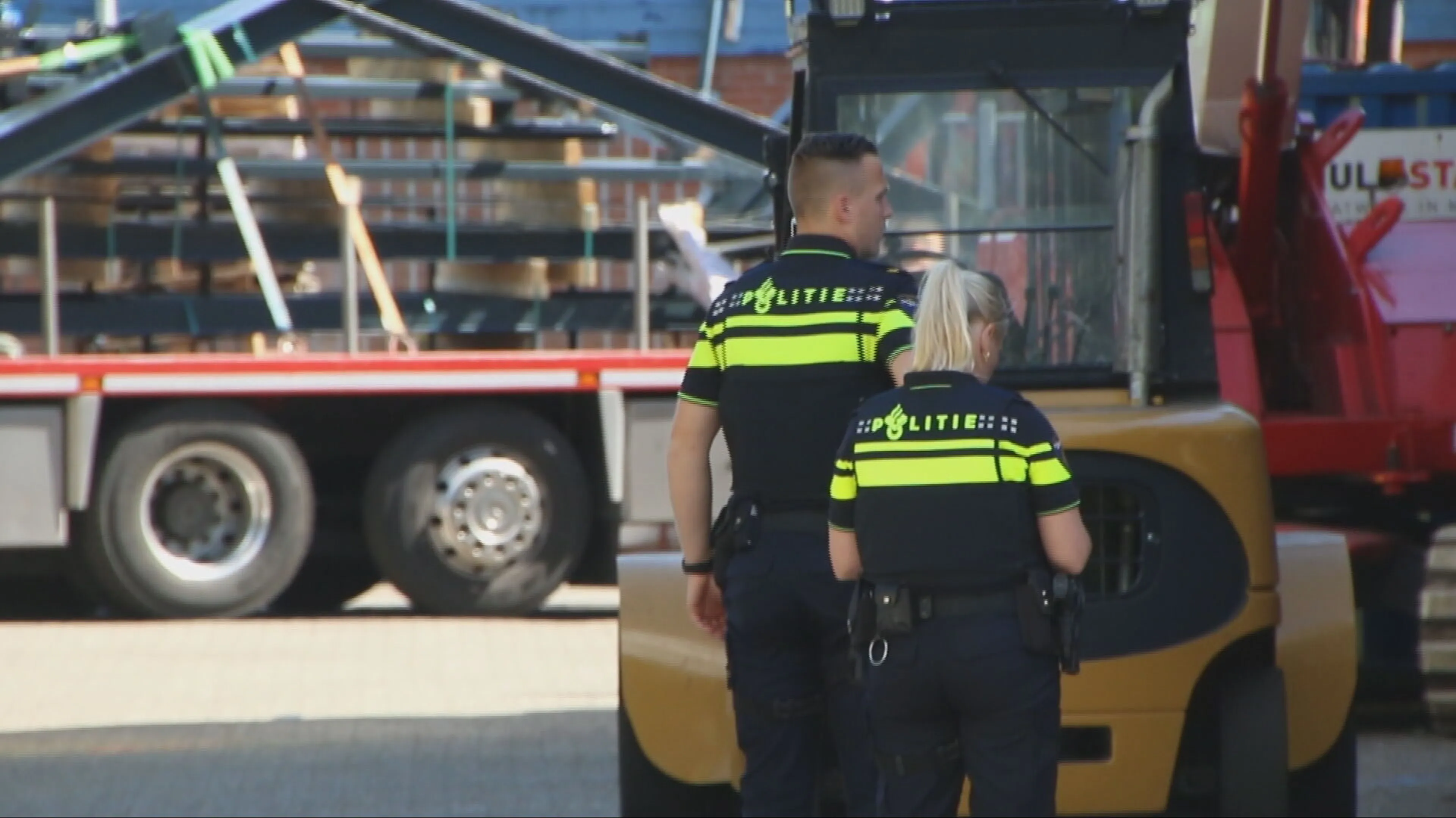 Man overlijdt nadat stalen buis op zijn hoofd valt in Emmen