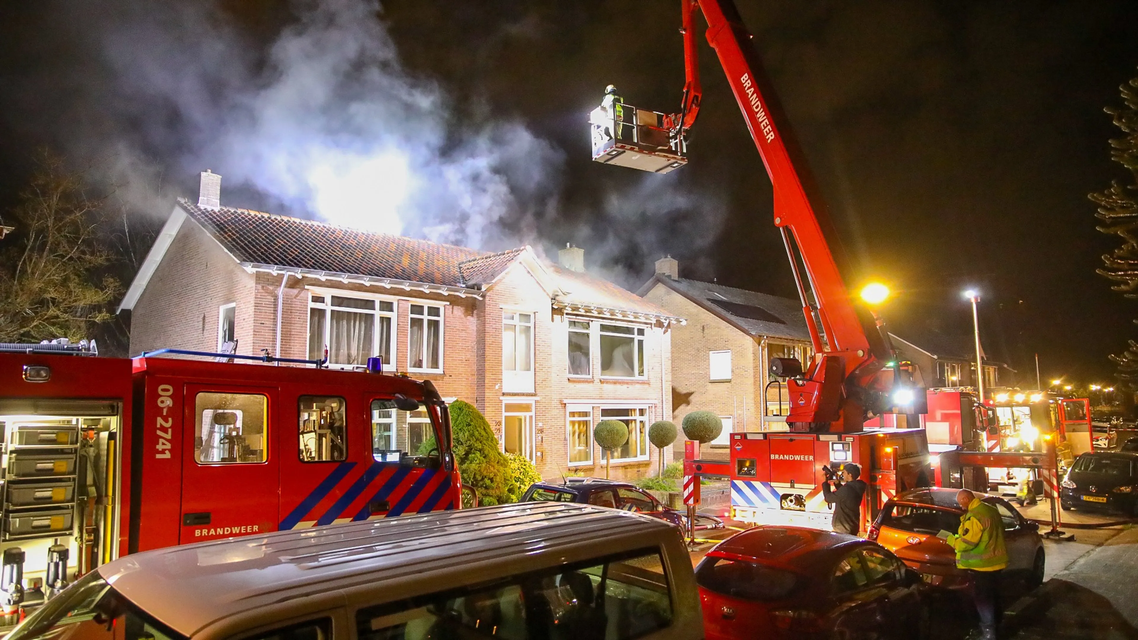 85-jarige bewoonster zwaargewond bij woningbrand in Apeldoorn
