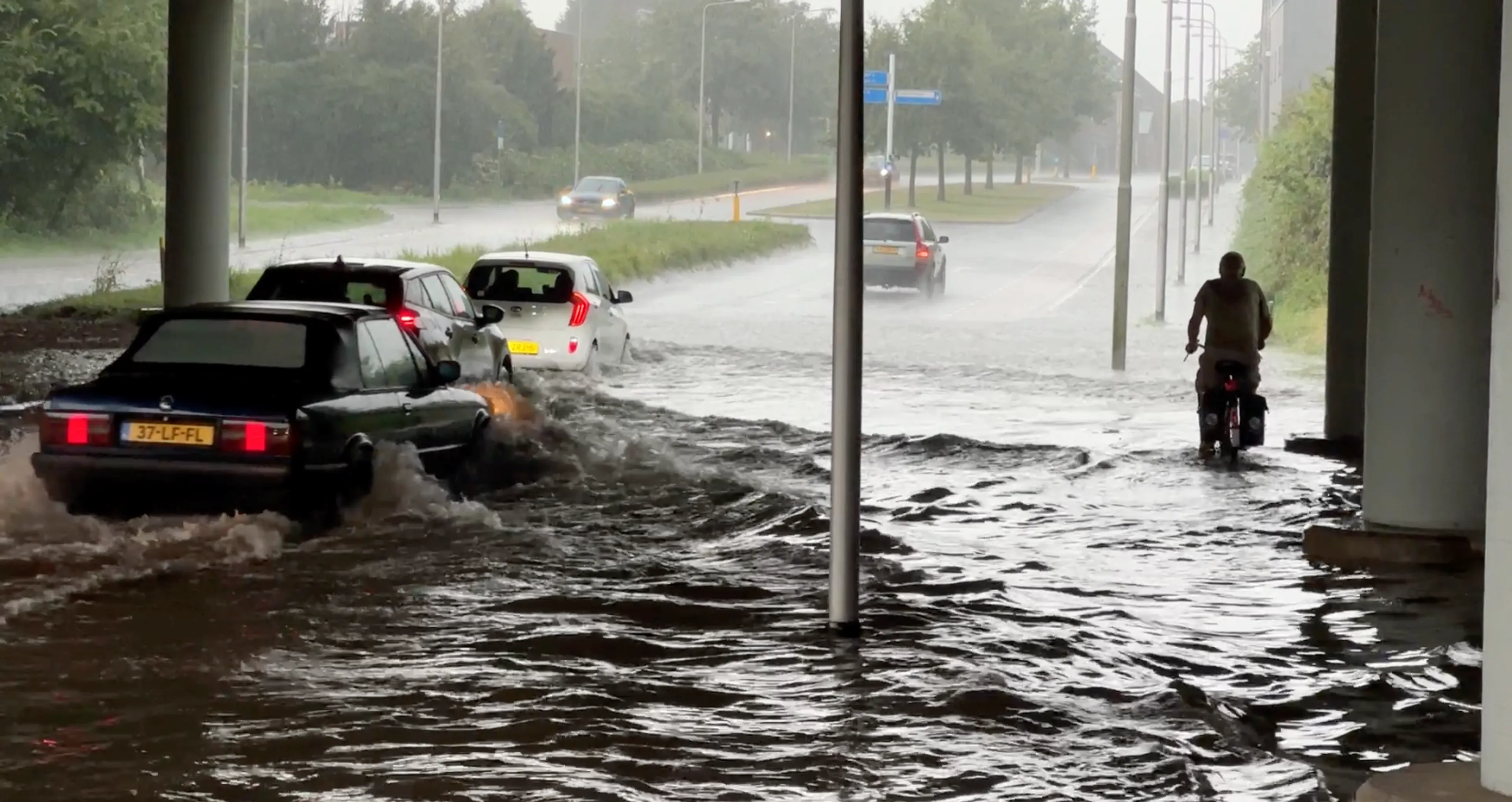 Pas op, code geel: stevige onweersbuien kunnen voor erge wateroverlast zorgen