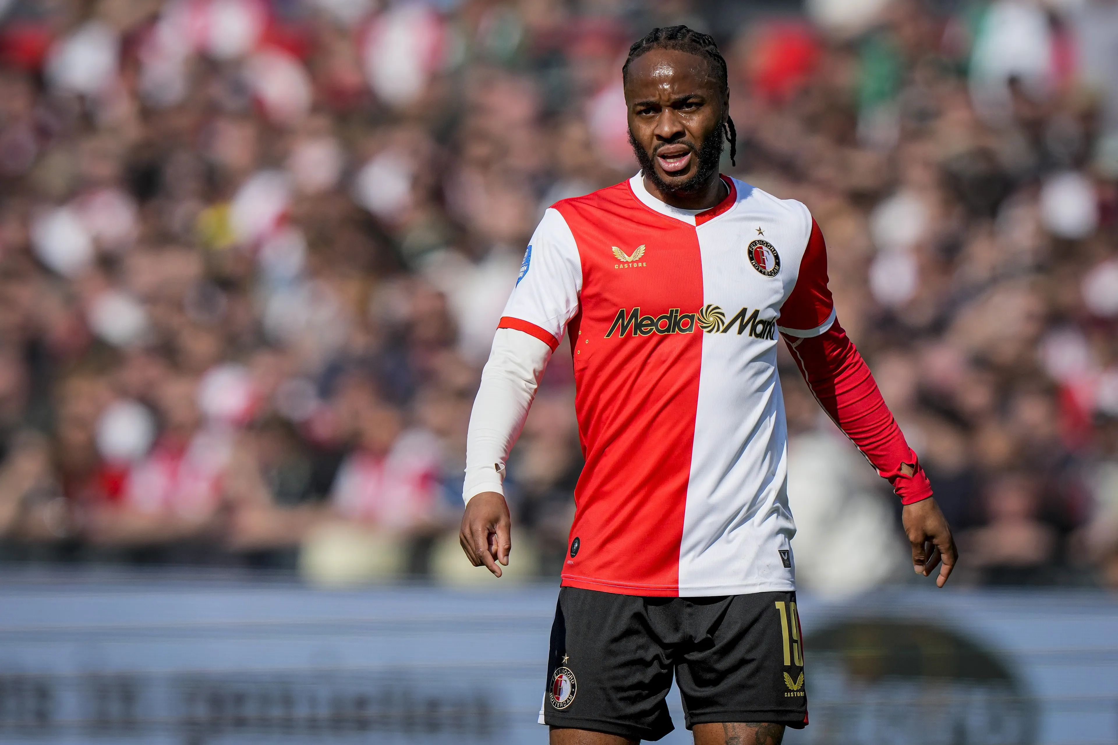Feyenoord voetballer Sterling opgepakt na vermoedelijk rijden onder invloed