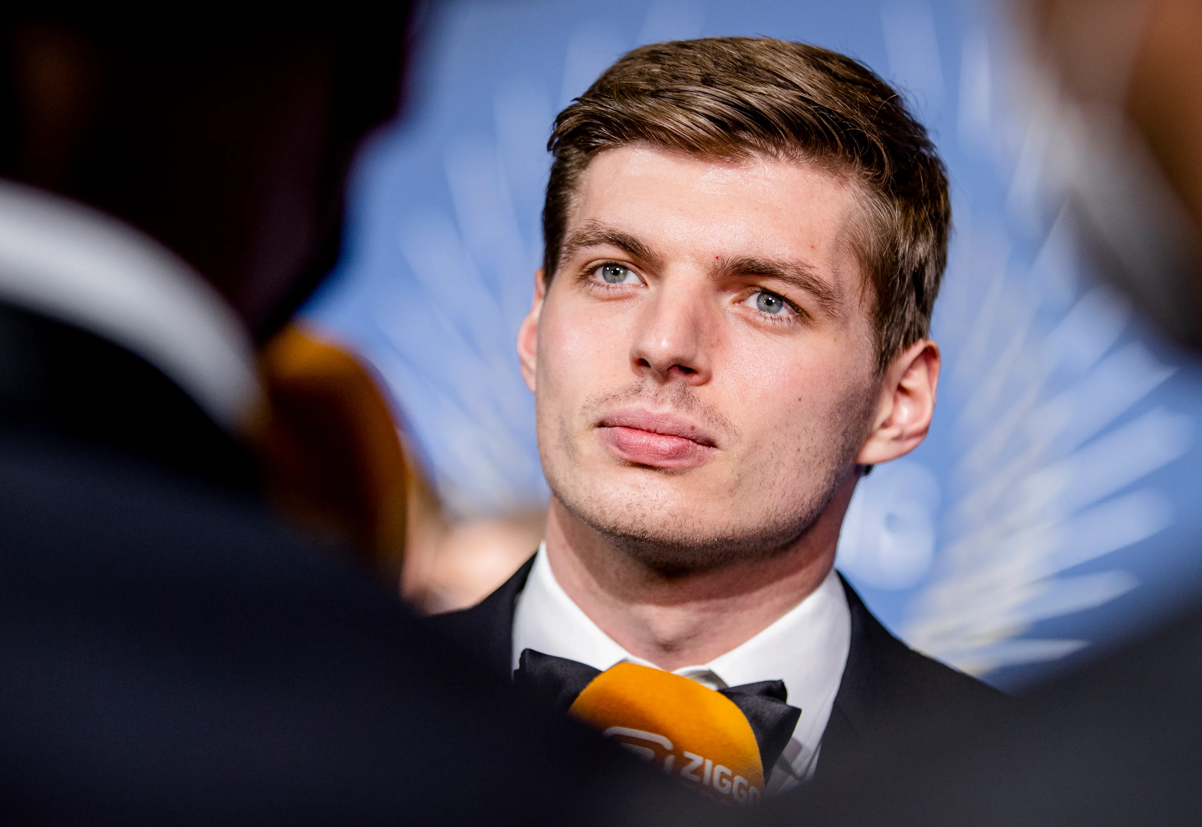Max Verstappen neemt wereldbeker Formule 1 in ontvangst