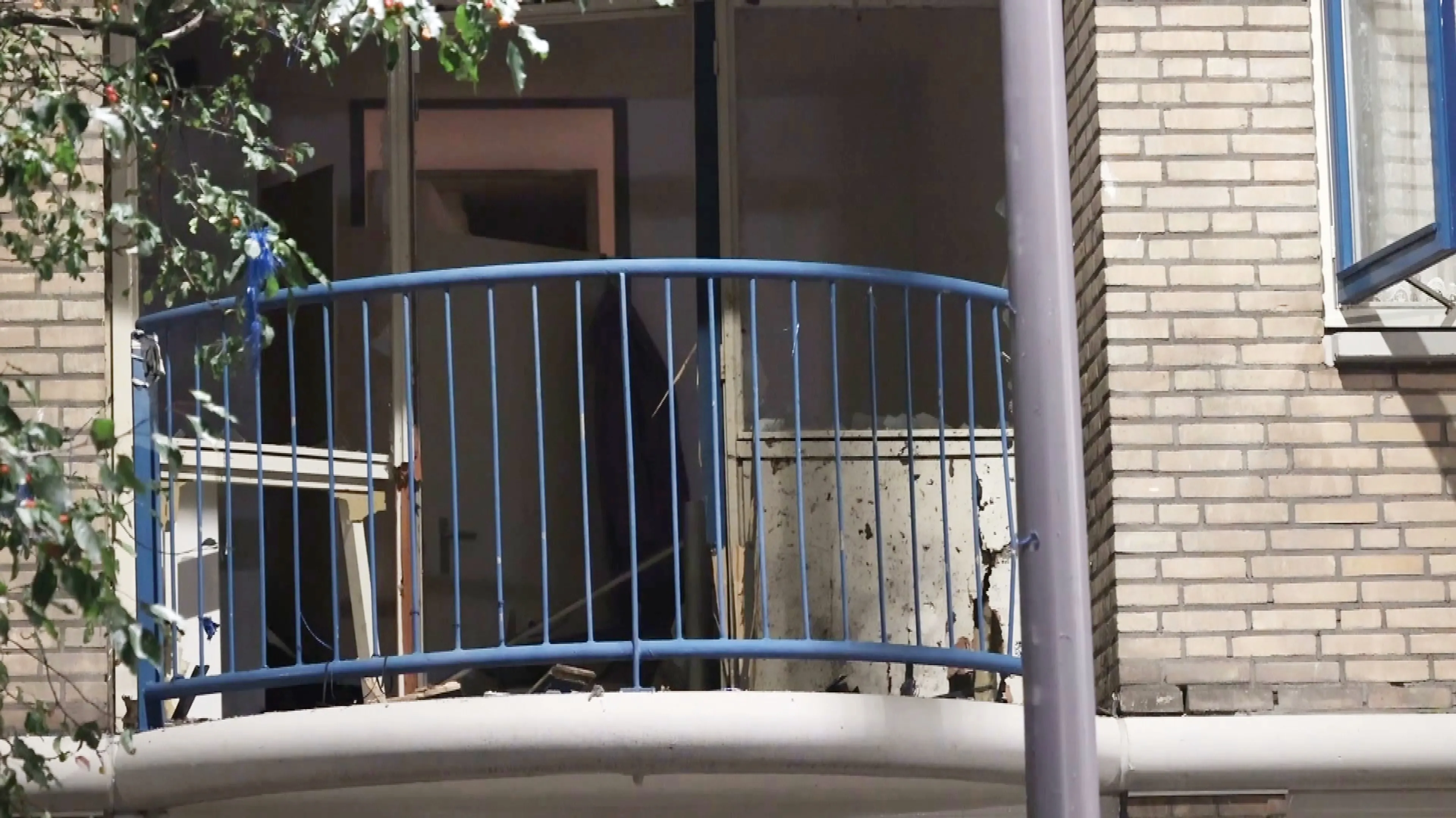 Woning in Rotterdam opnieuw doelwit van explosie, straat bezaaid met puin