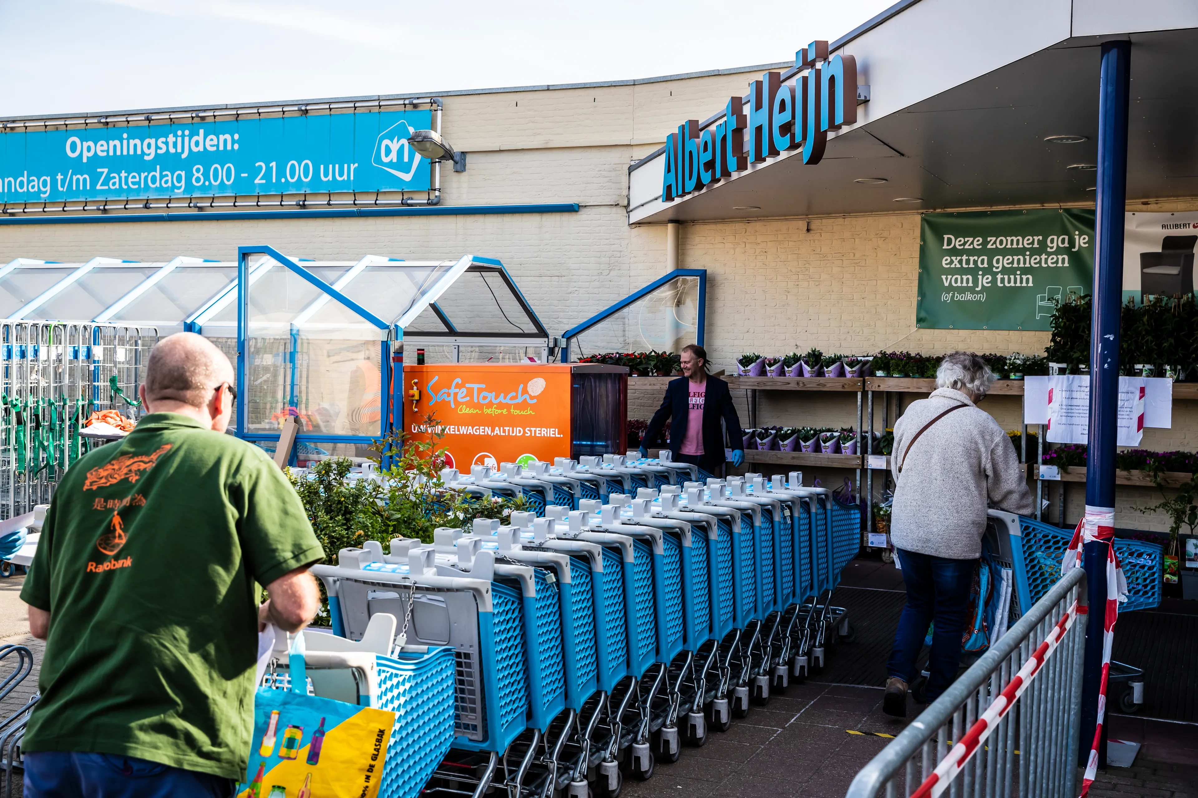 Bij Albert Heijn is een winkelwagen of mandje niet overal meer verplicht