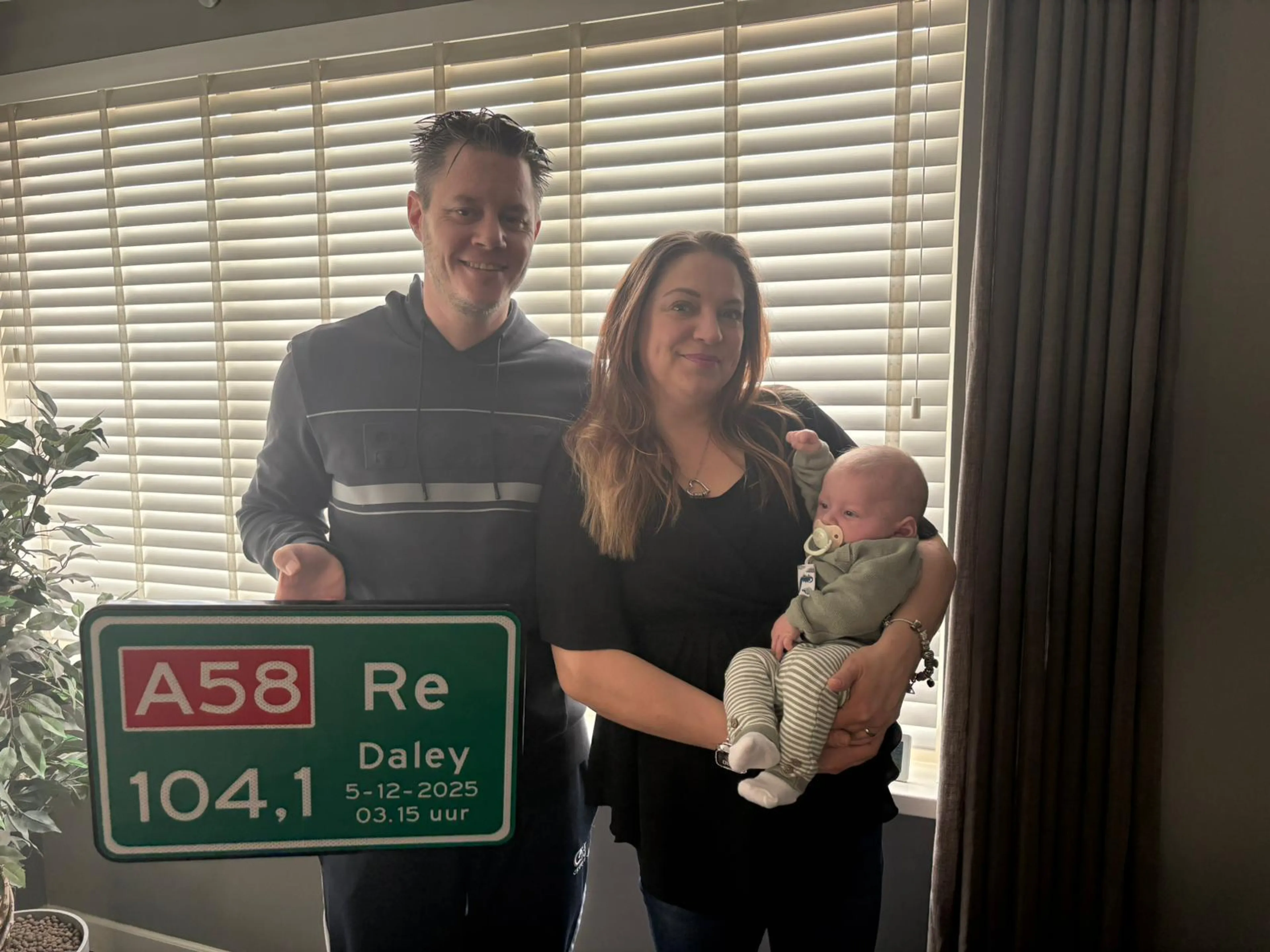 Baby Daley komt ter wereld op A58 en krijgt opvallend kraamcadeau