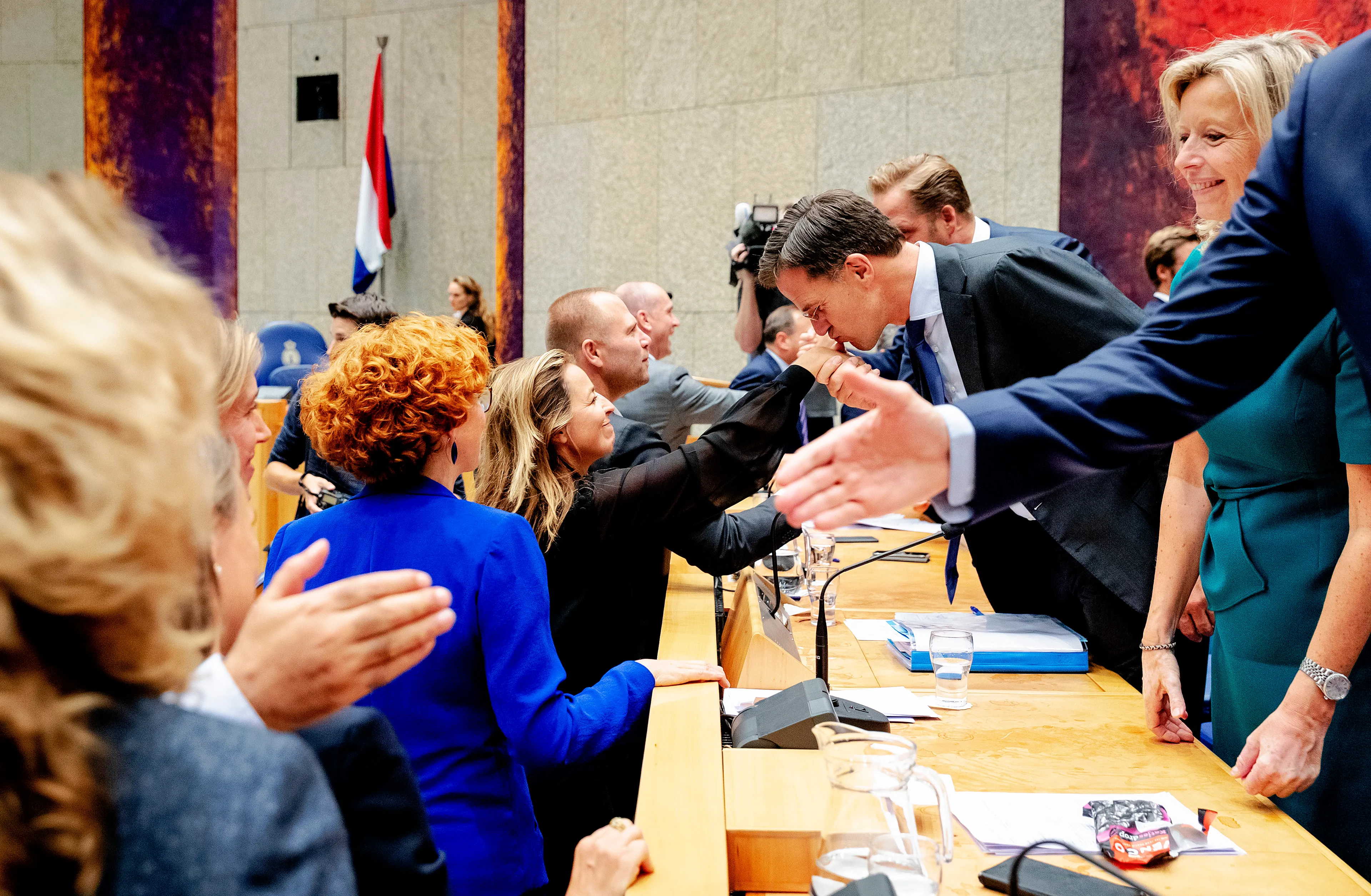 Crisisexpert over coronamaatregelen: 'Alsof de brandweer met een tuinslang komt blussen'