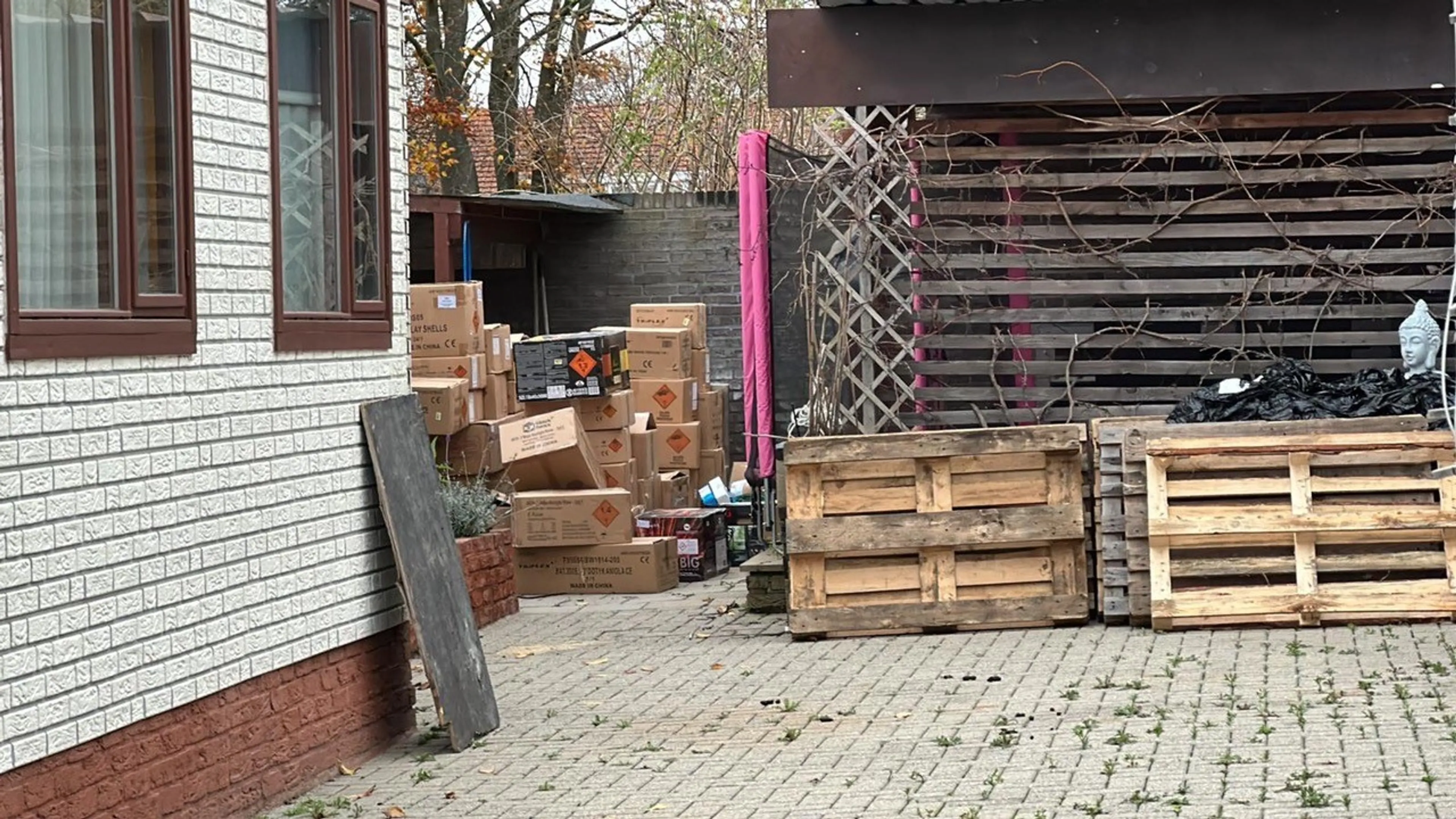 Politie treft enorme hoeveelheid vuurwerk aan in schuur Maastricht