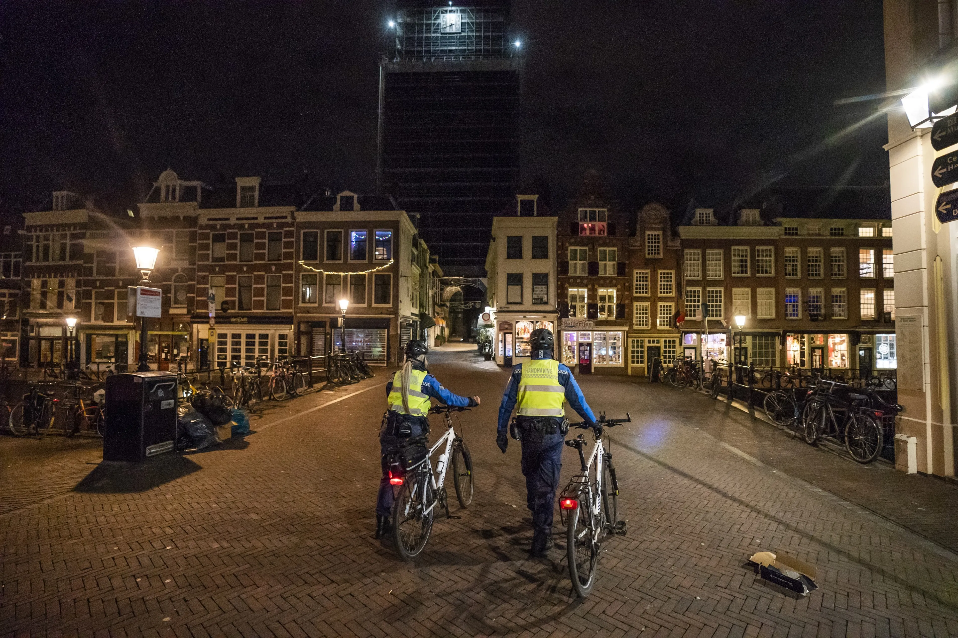 Precies één jaar geleden ging de avondklok in: zo beleefde Nederland dit moment