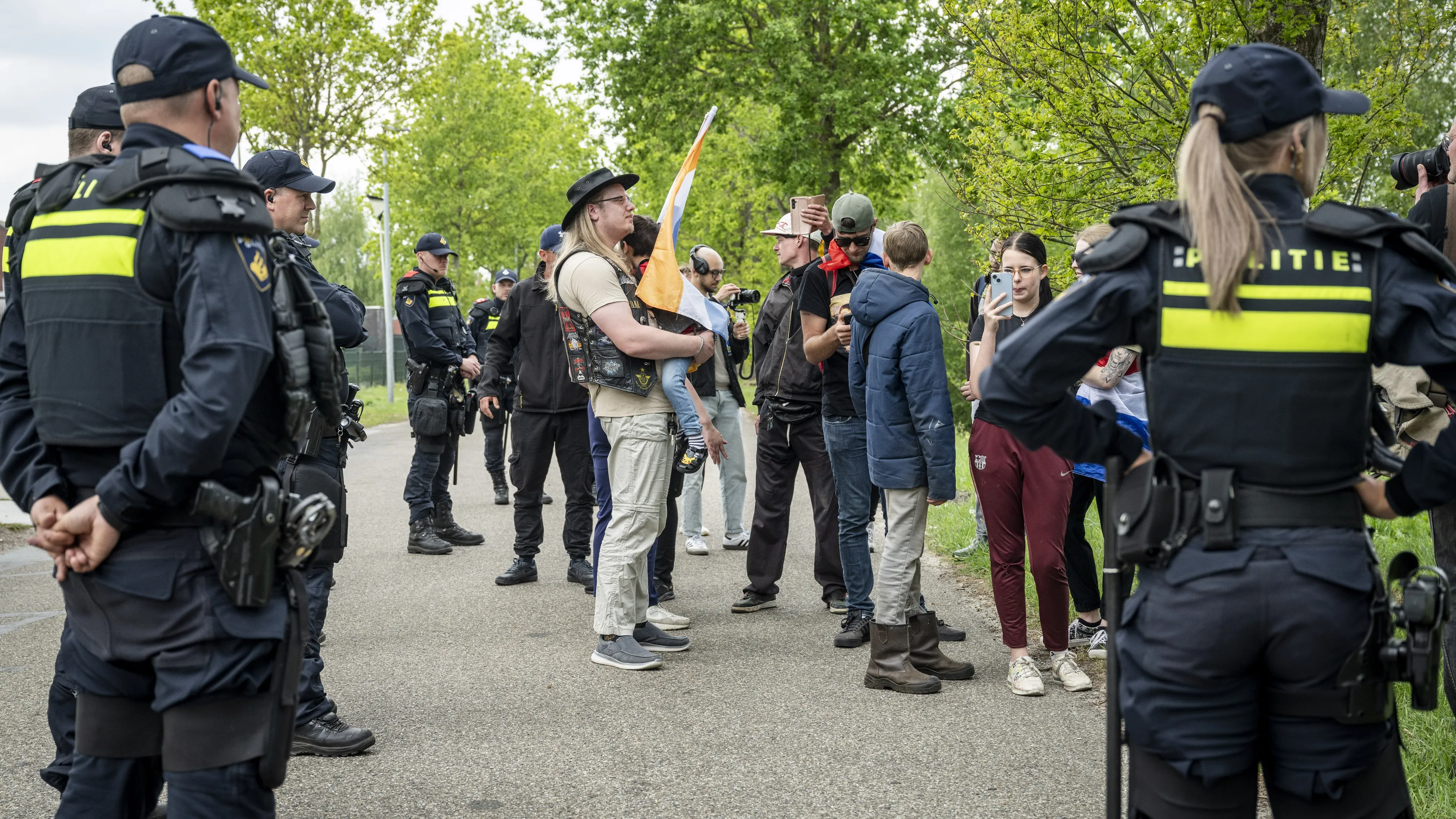Politie maakt einde aan demonstratie bij aanmeldcentrum Ter Apel