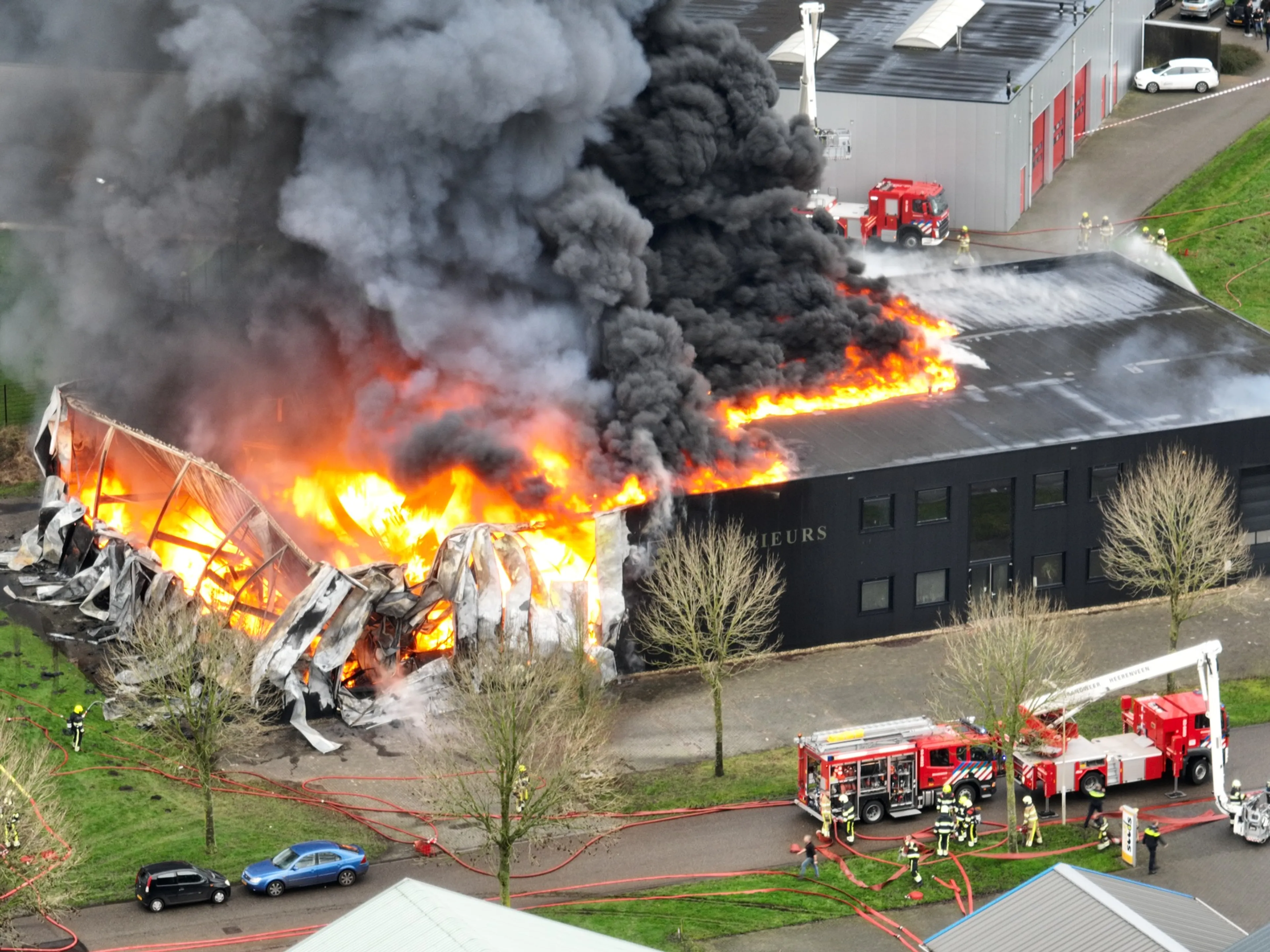 Veel rookoverlast door grote uitslaande brand in Gorredijk