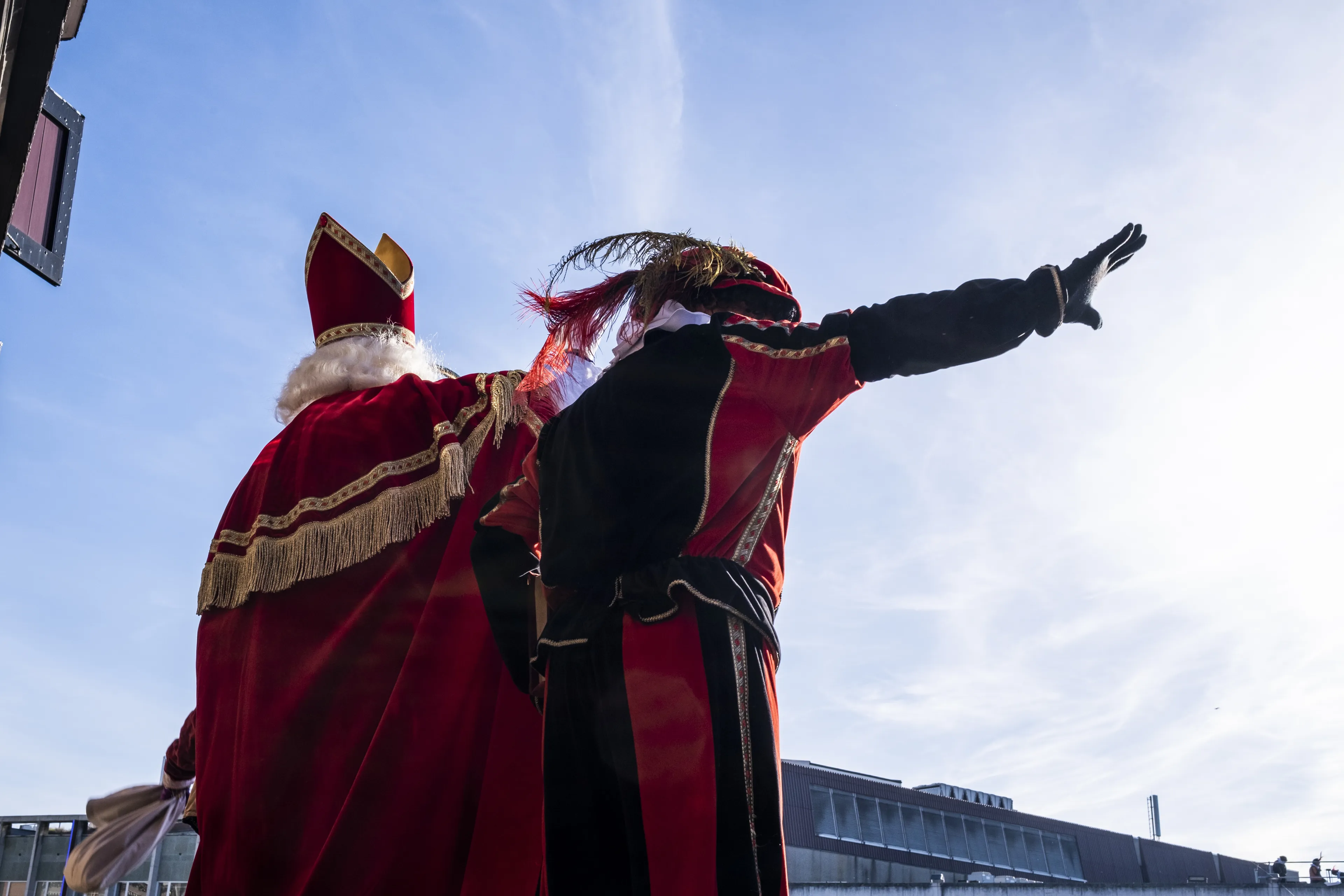 Sint en zijn pieten grijpen winkeldief op spectaculaire wijze in de kraag
