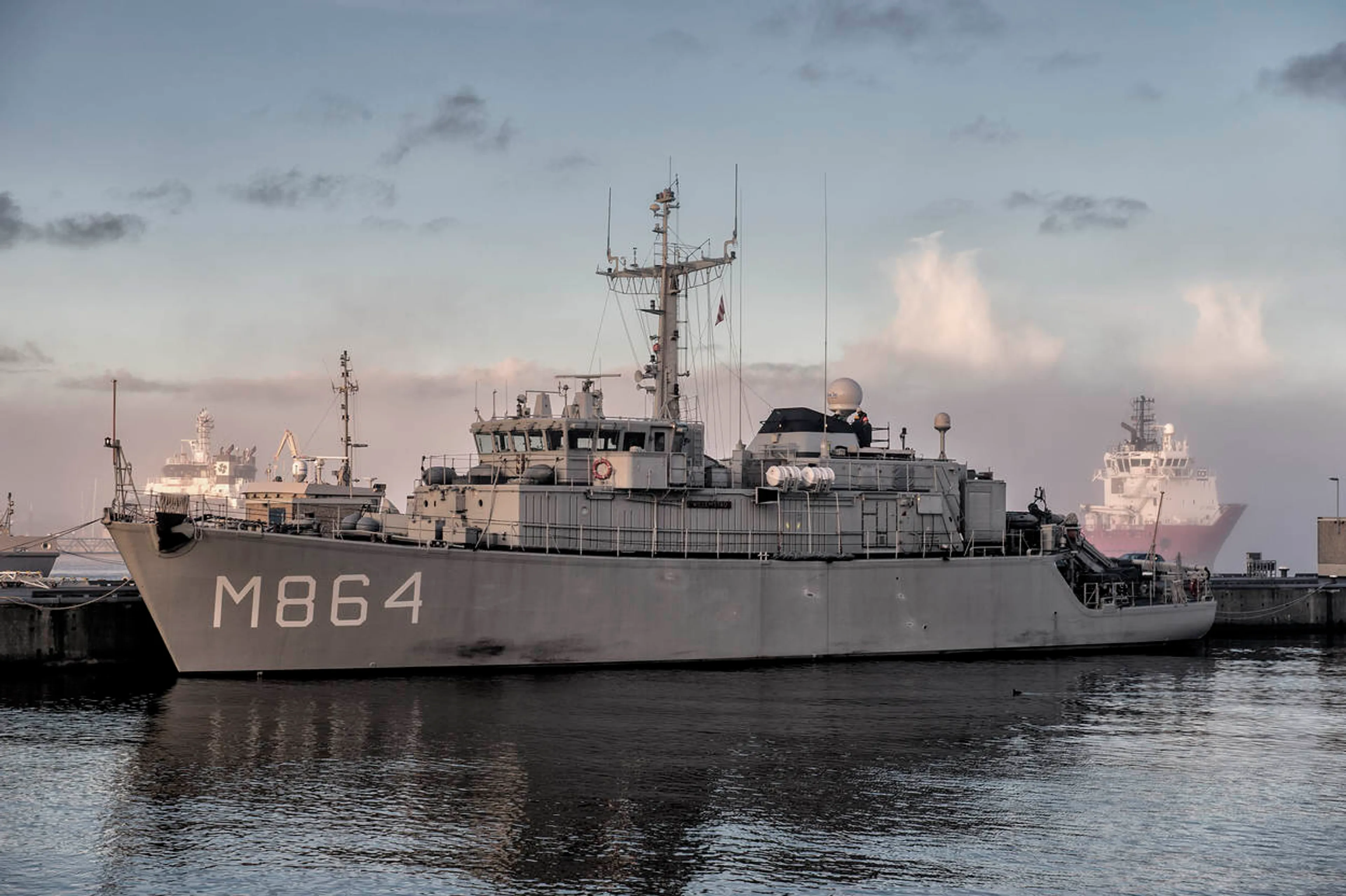 Mijnenjager keert na maanden van inzet op zee terug: 30 explosieven gevonden
