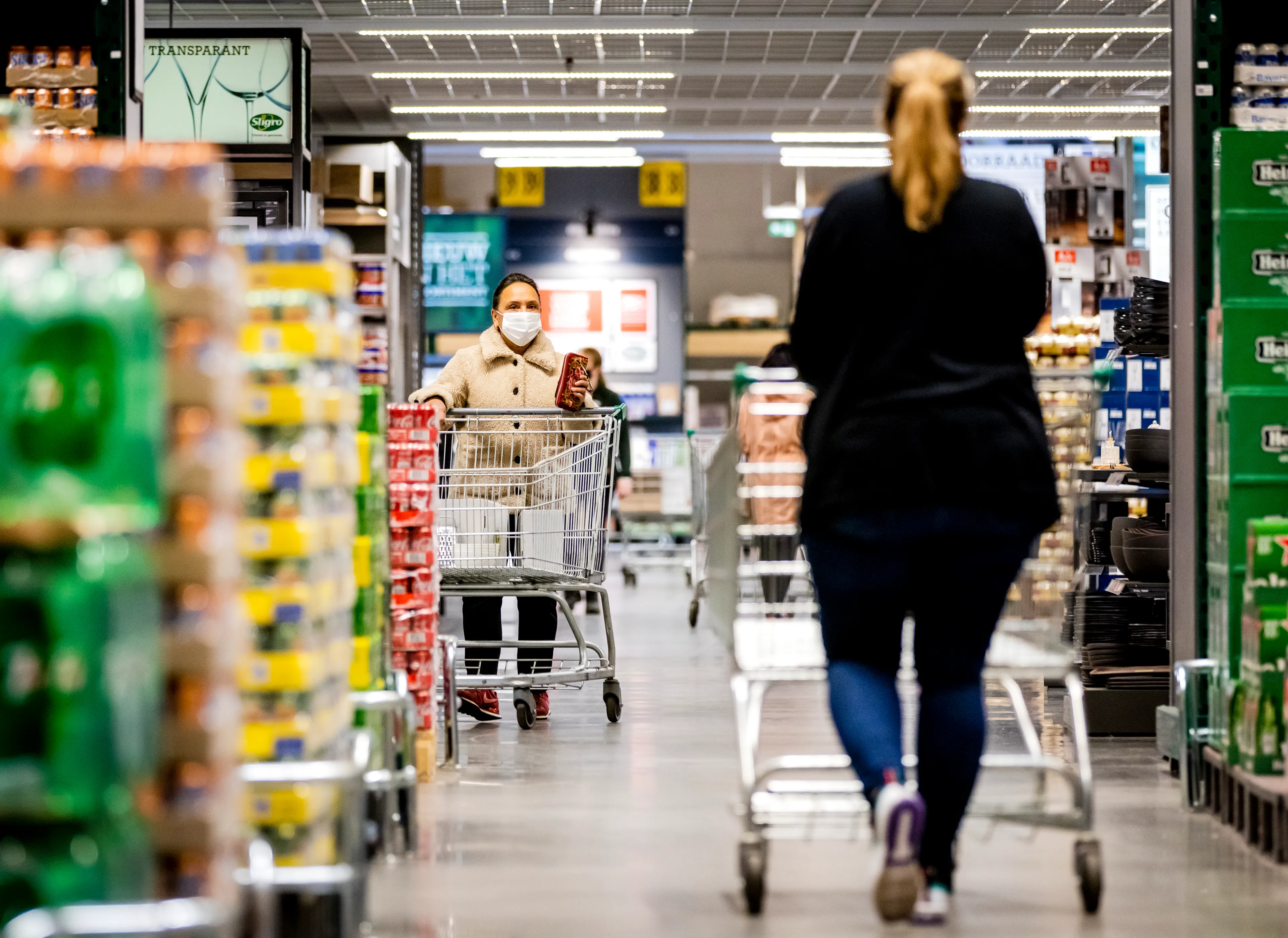 Supermarkten roepen op: doe normaal boodschappen, ga niet lopen hamsteren