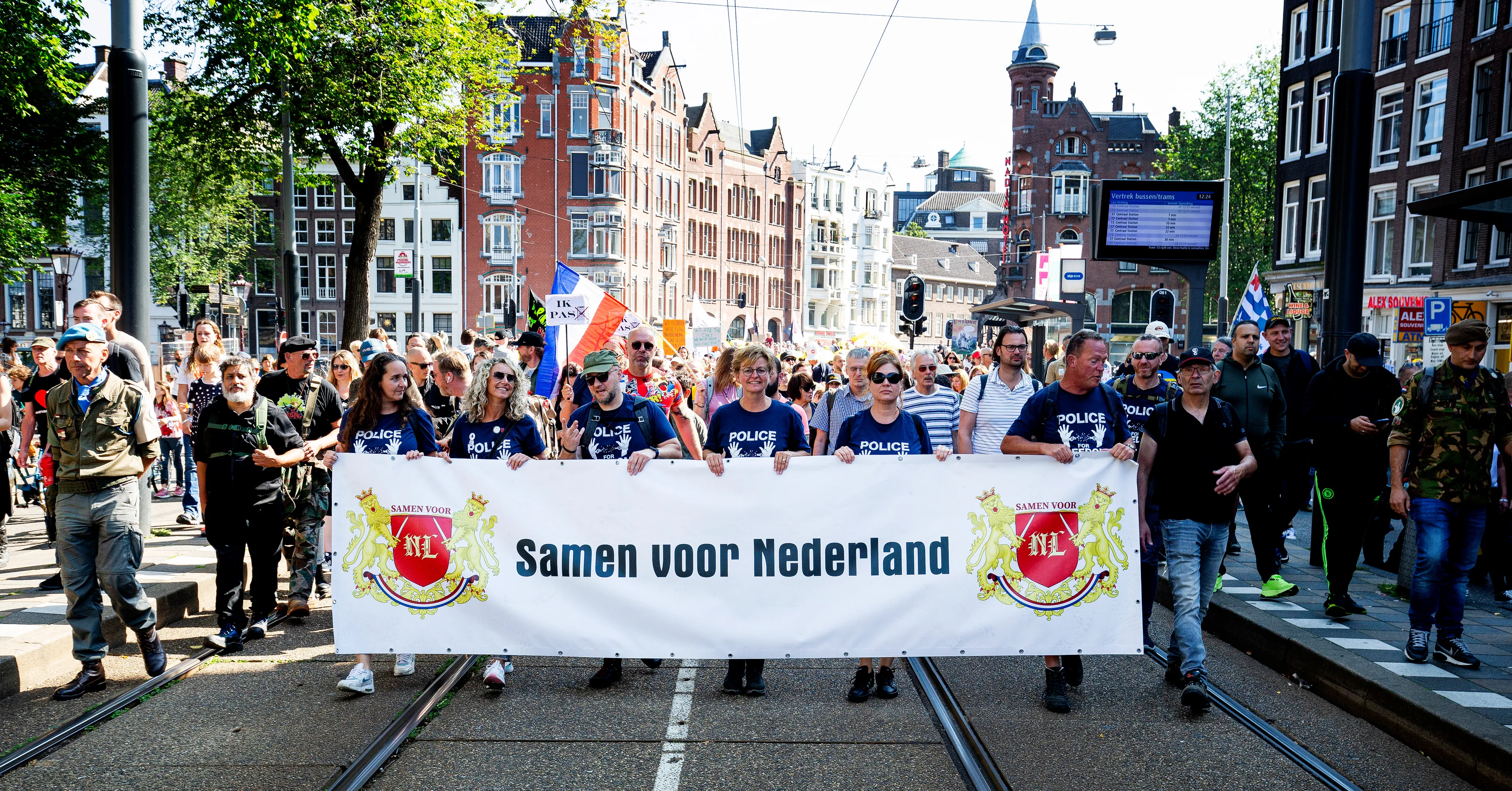 Ruim 20.000 coronademonstranten aanwezig bij mars door Amsterdam