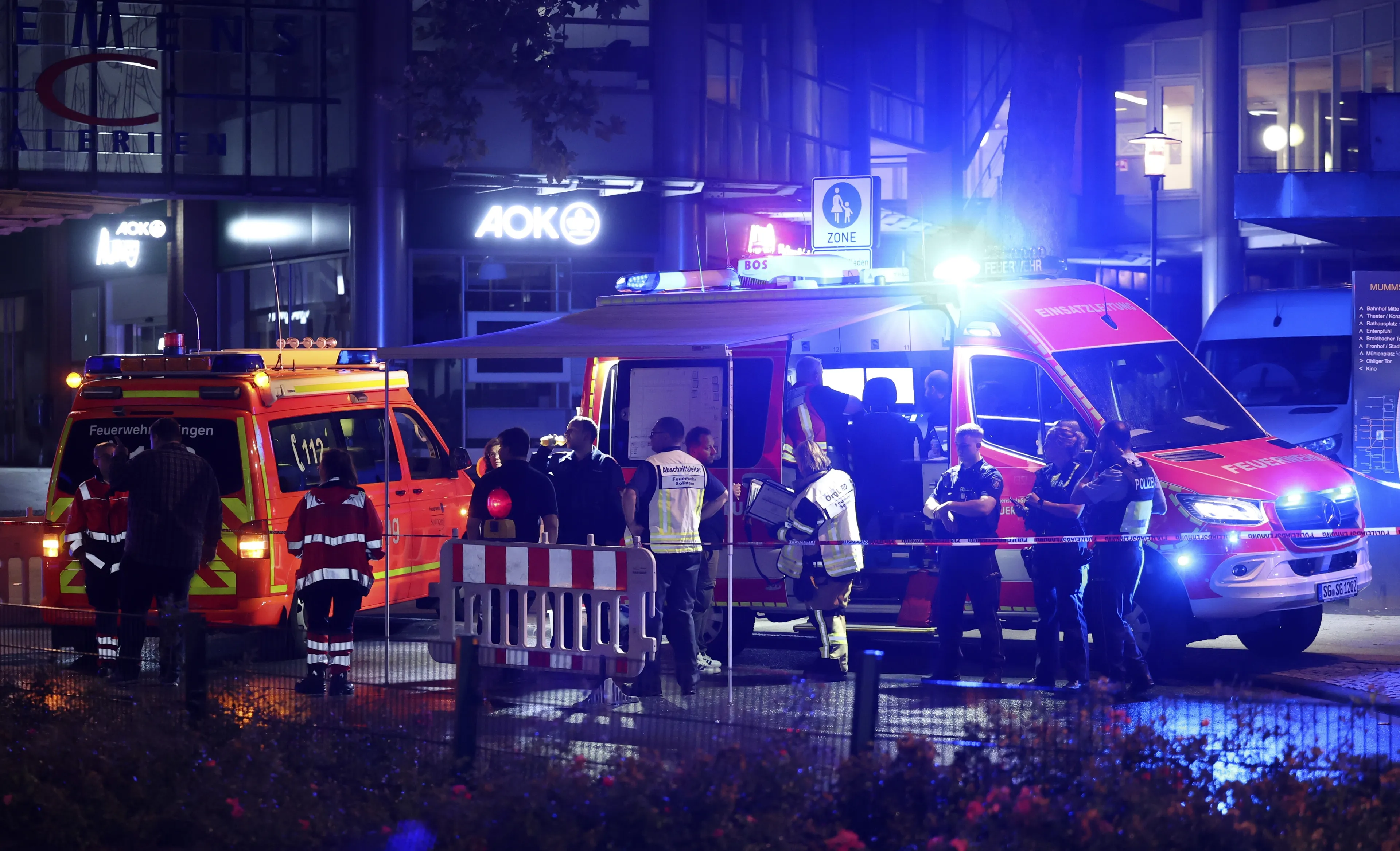 Drie doden en vijf zwaargewonden na mesaanval in Duitse stad Solingen, klopjacht naar dader