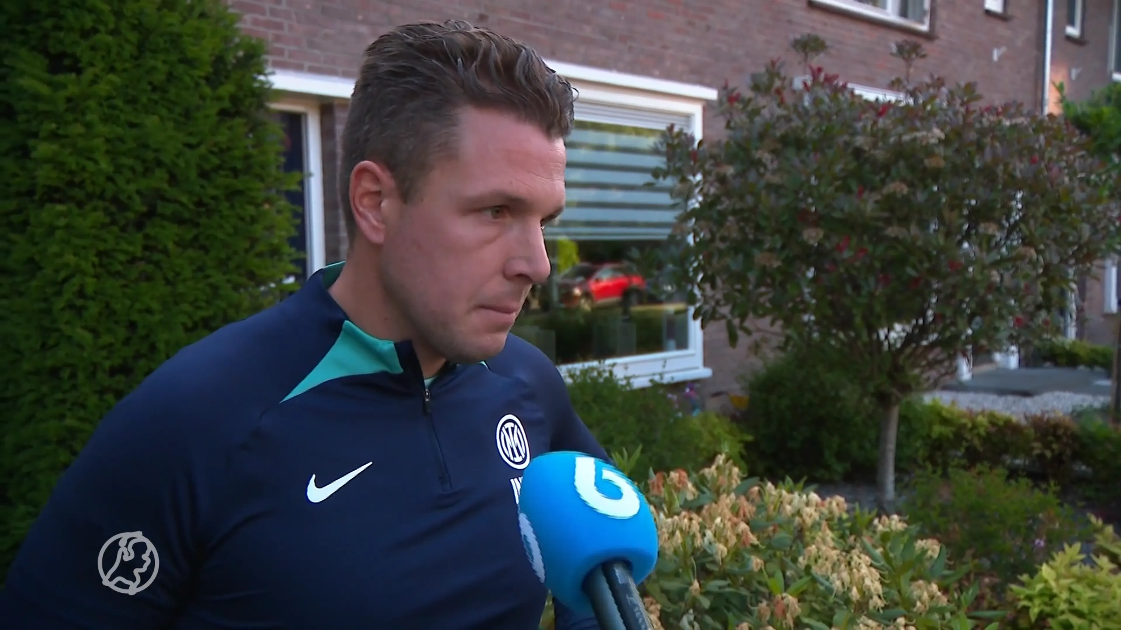 Vader met mes aangevallen door bejaarde buurman: 'Dat mijn kinderen dit moeten meemaken'