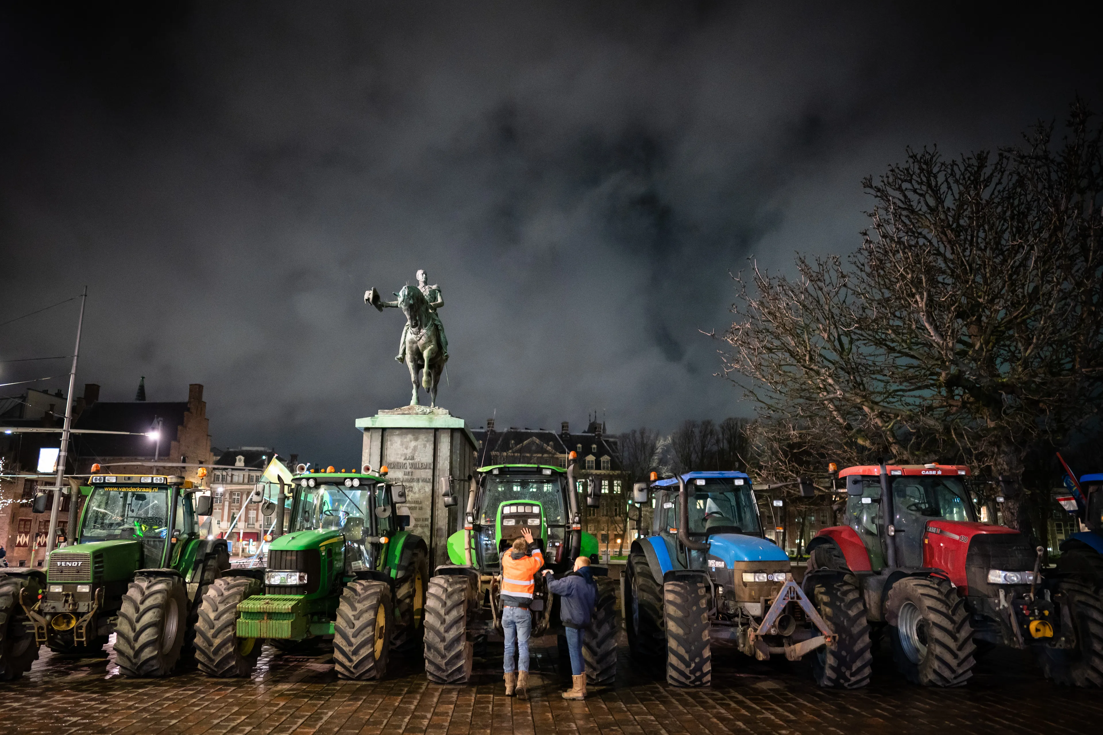 Eerste boeren met tractoren al in Den Haag voor boerenprotest