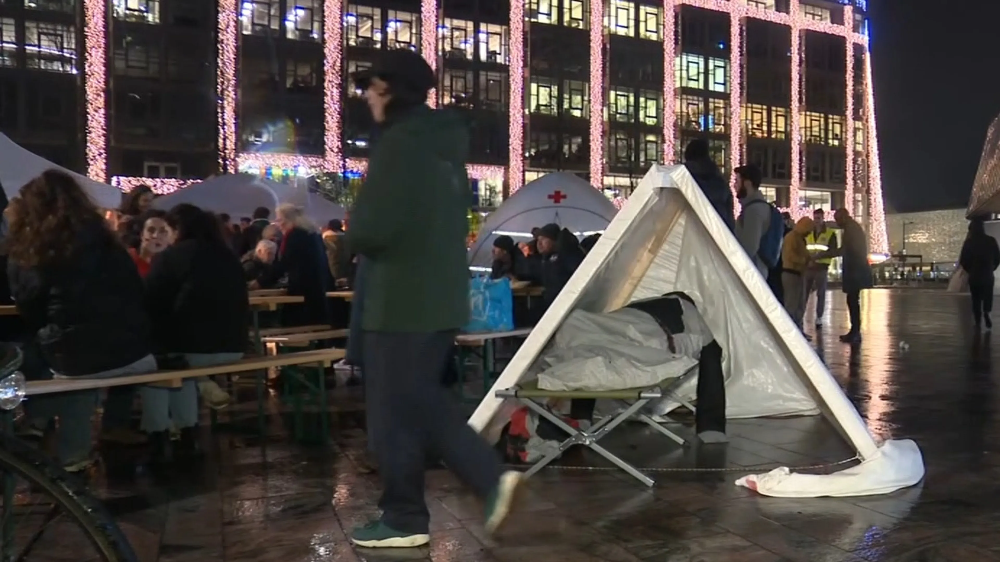 Nachtelijke actie Rotterdamse Pauluskerk om bed-bad-brood te behouden