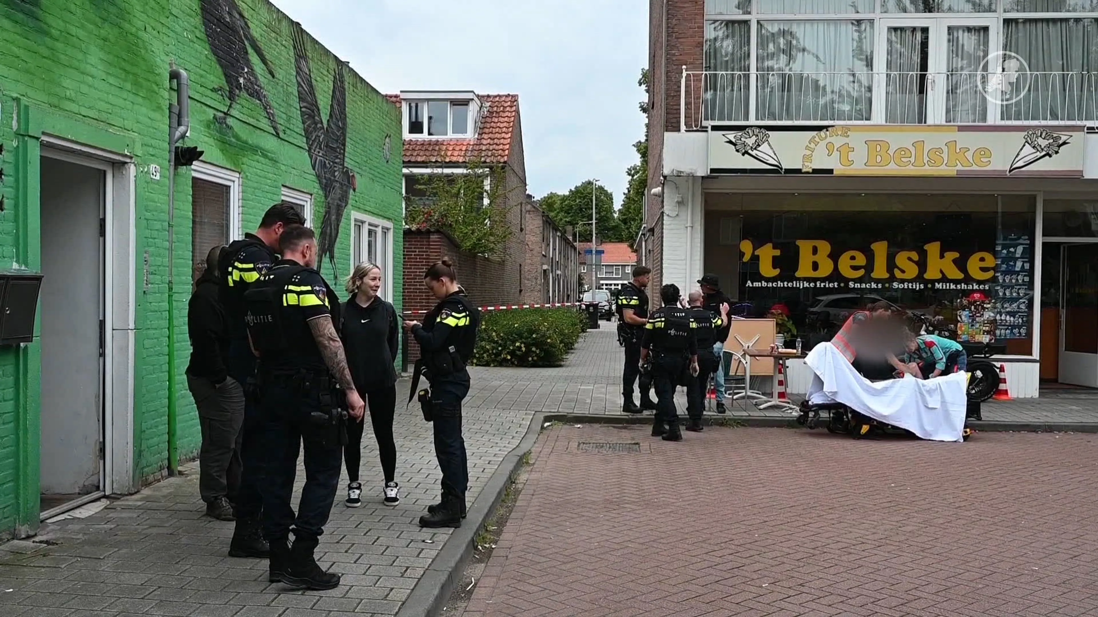 Man neergeschoten op terras van friettent in Tilburg