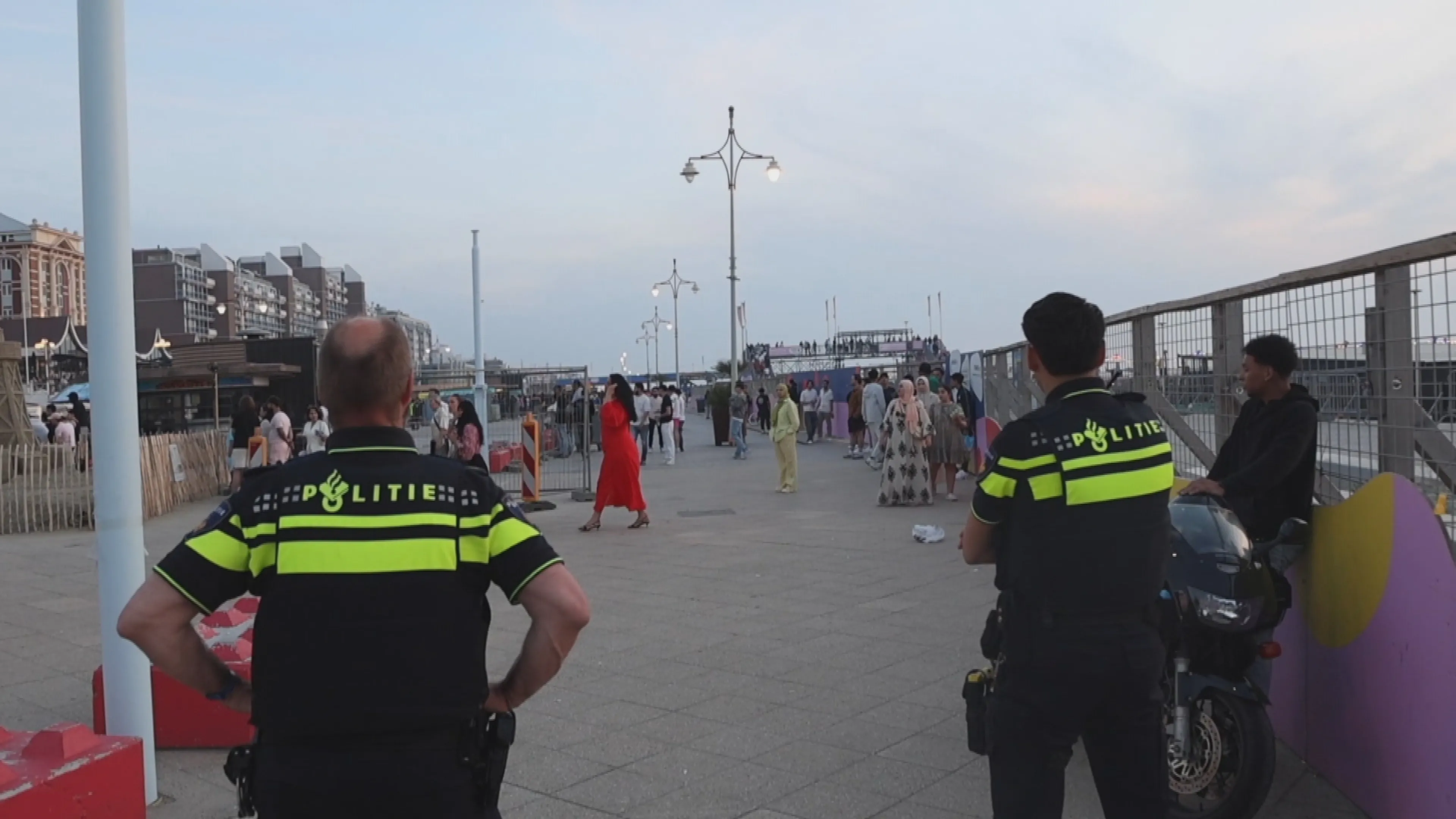 Nog geen arrestaties na rellen Scheveningen: 'Herstellen openbare orde was belangrijker'