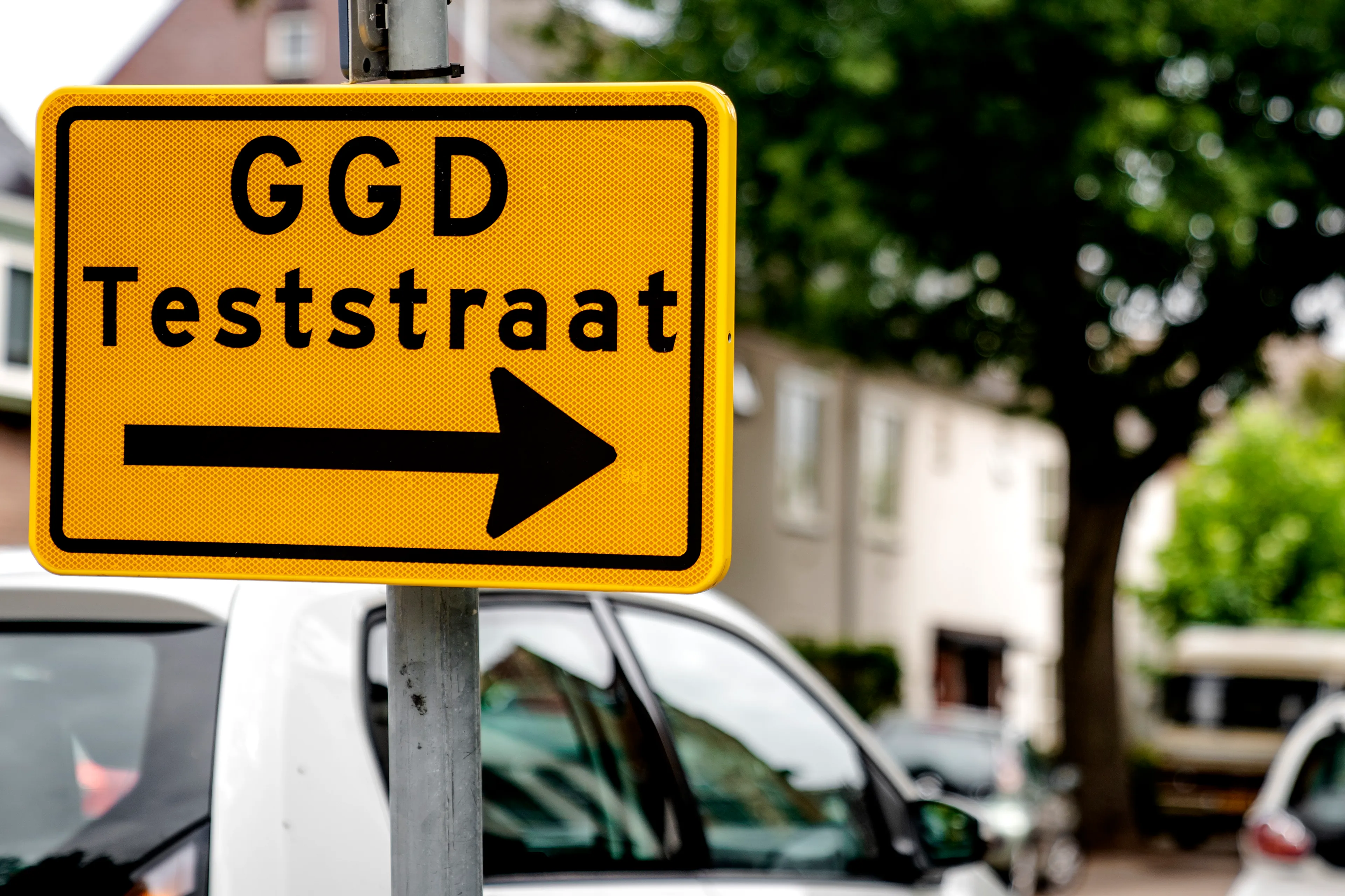 Aantal coronabesmettingen blijft gelijk, wel minder doden en ziekenhuisopnames