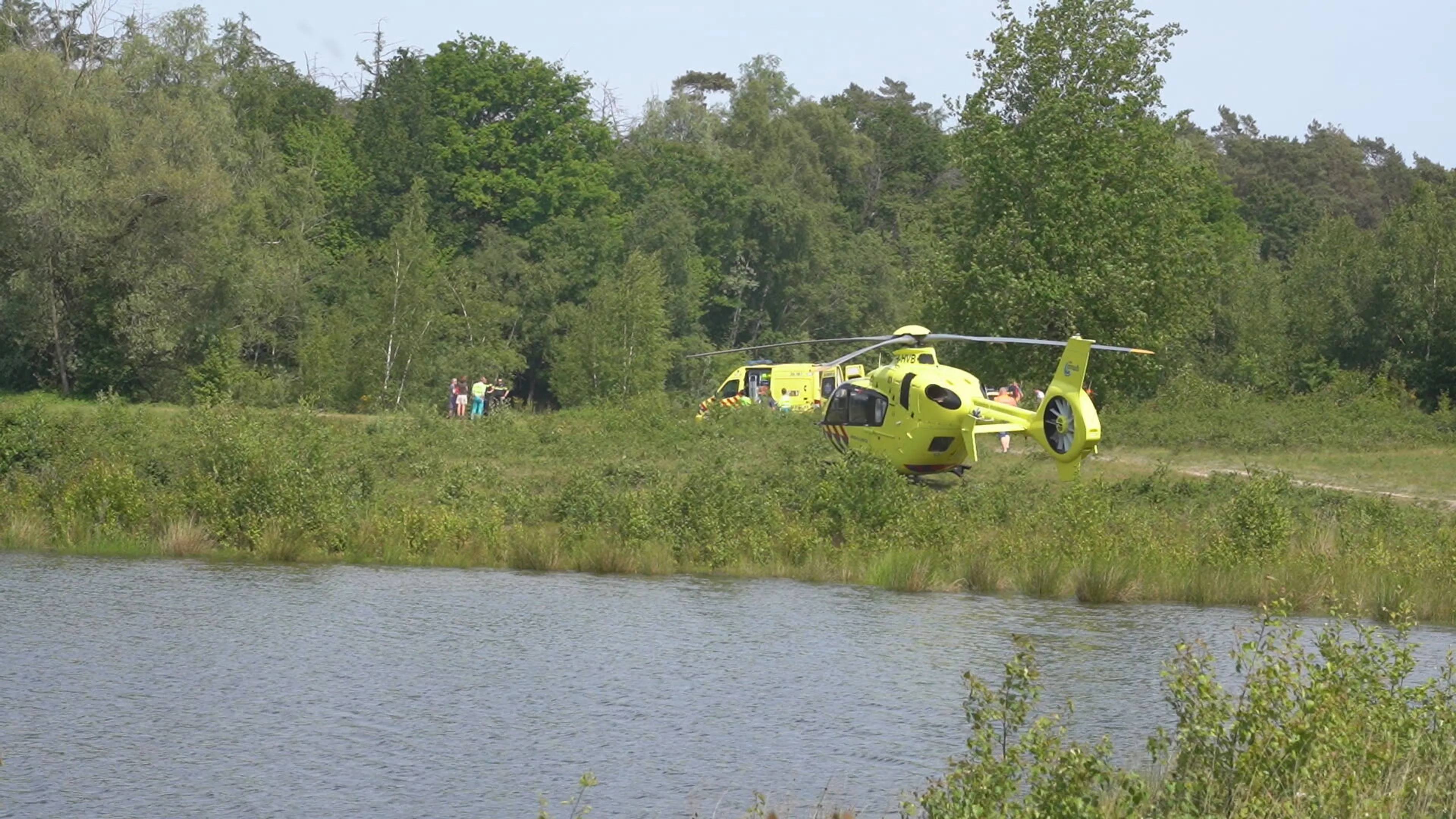 Zwemmer komt niet meer boven en verdrinkt in plas in Dorst