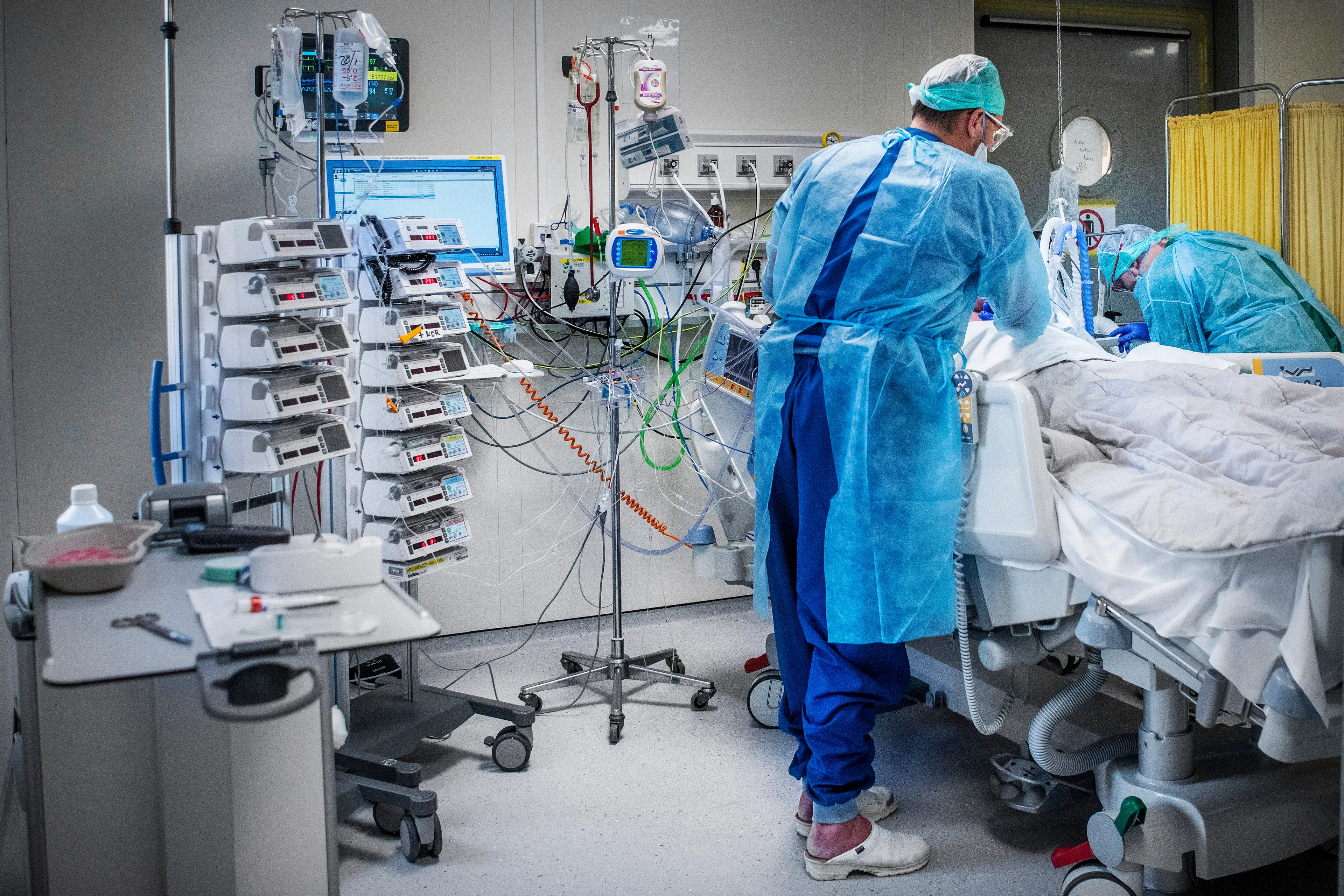 Flinke toename aantal nieuwe besmettingen, ook aantal coronapatiënten in ziekenhuis toegenomen