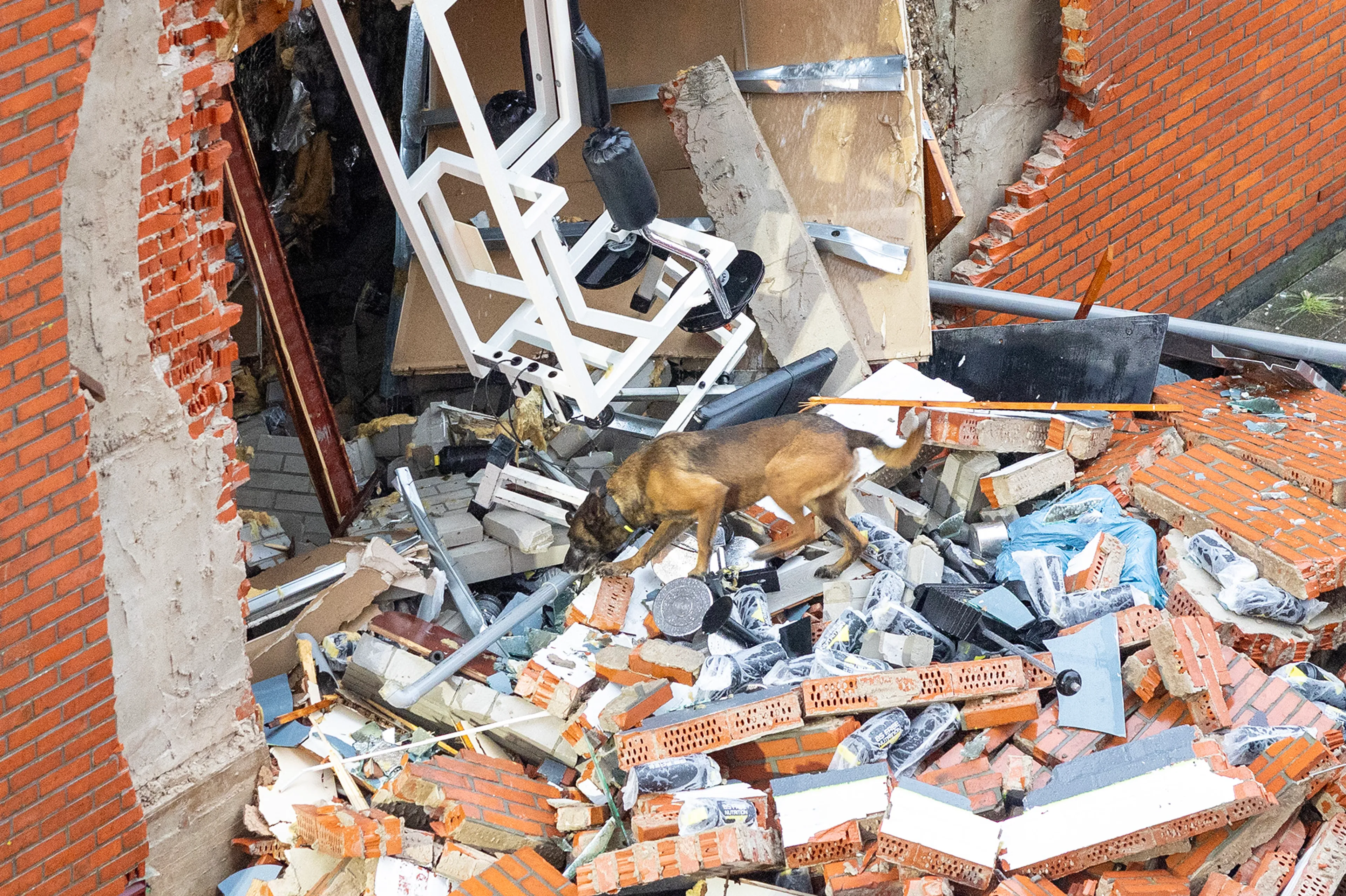 Mogelijk meer slachtoffers onder het puin na explosie in Amsterdam