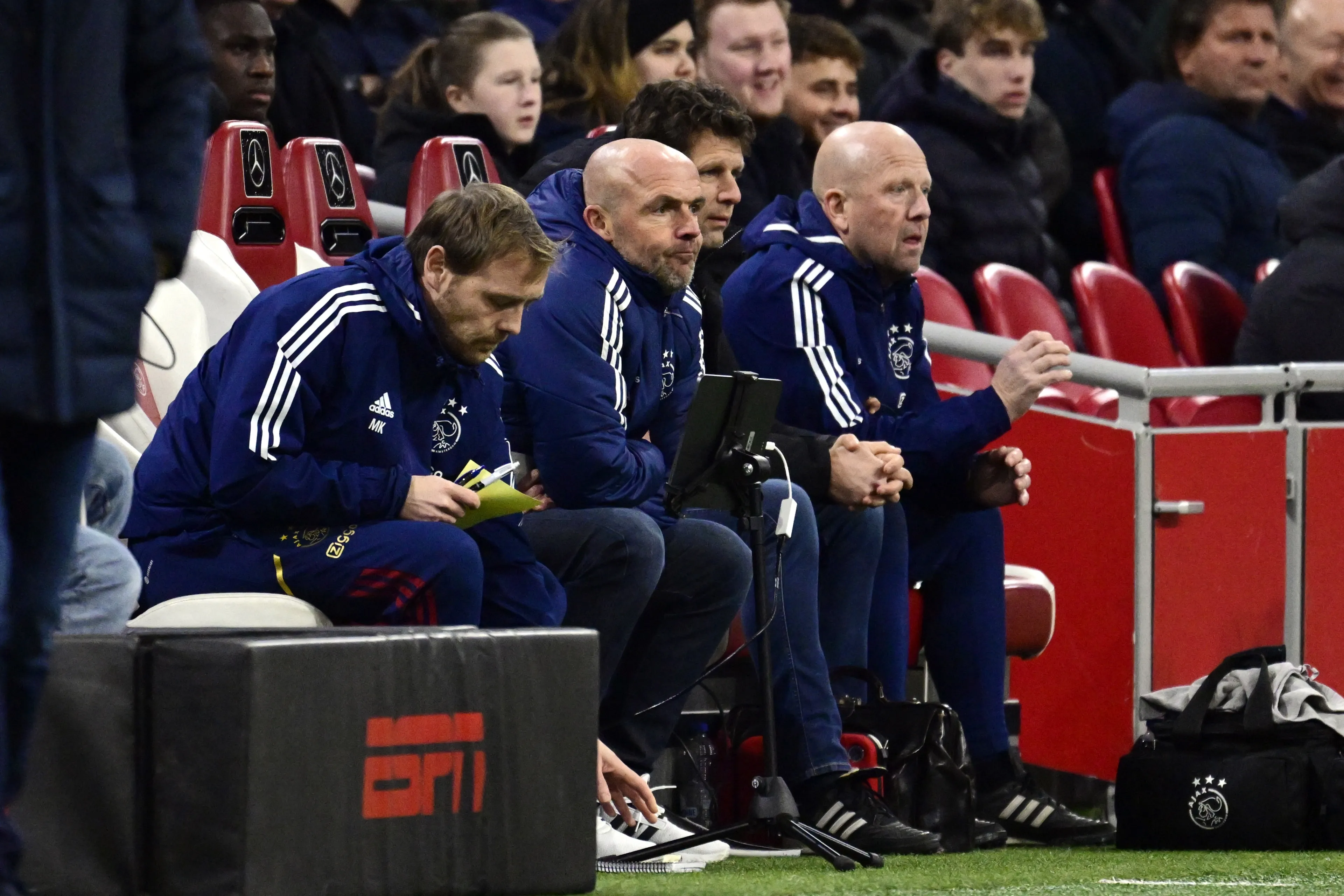 Ajax ontslaat trainer Schreuder na reeks van zeven wedstrijden zonder zege